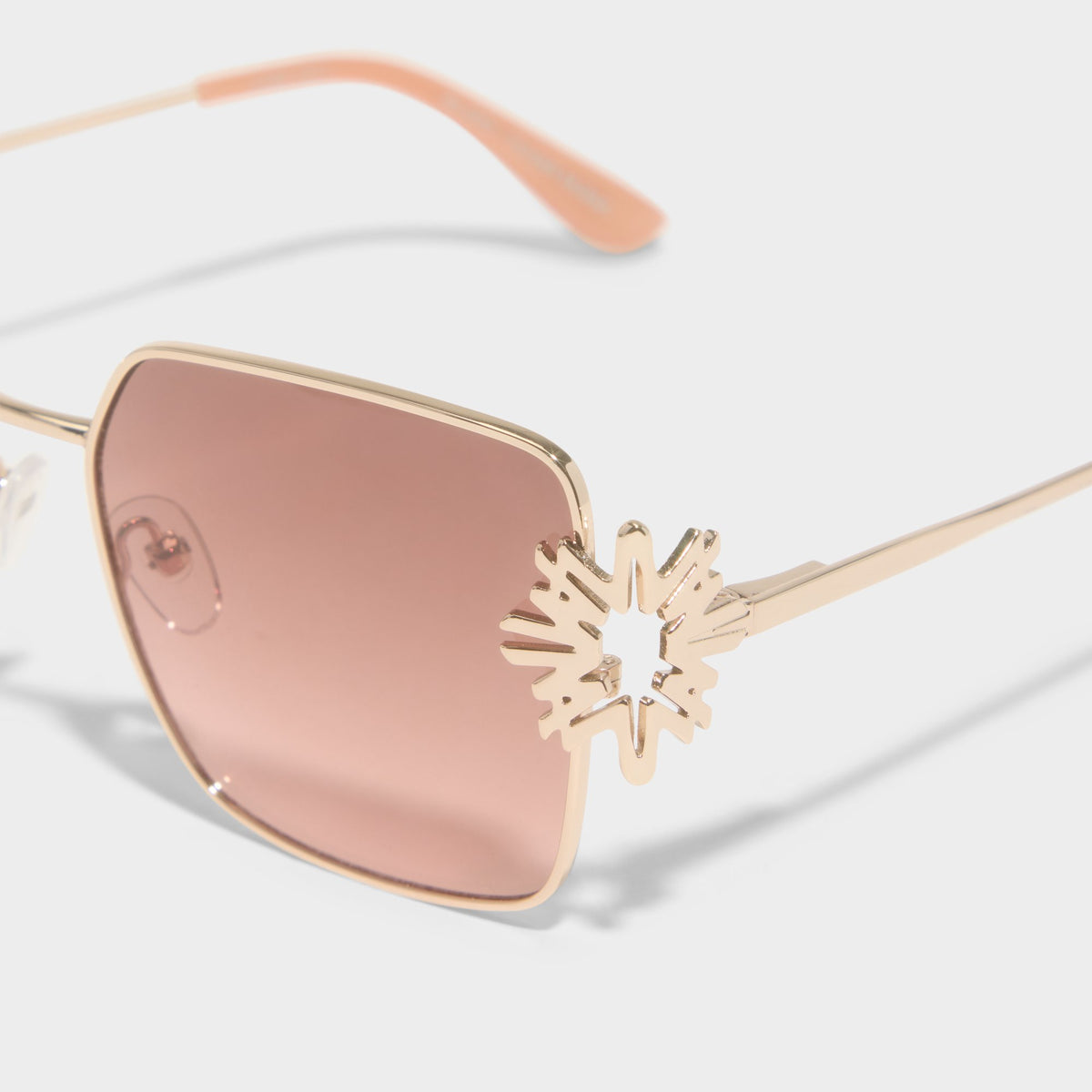 Support produit pour Zuhair Murad x ALDO Aviator Sunglasses