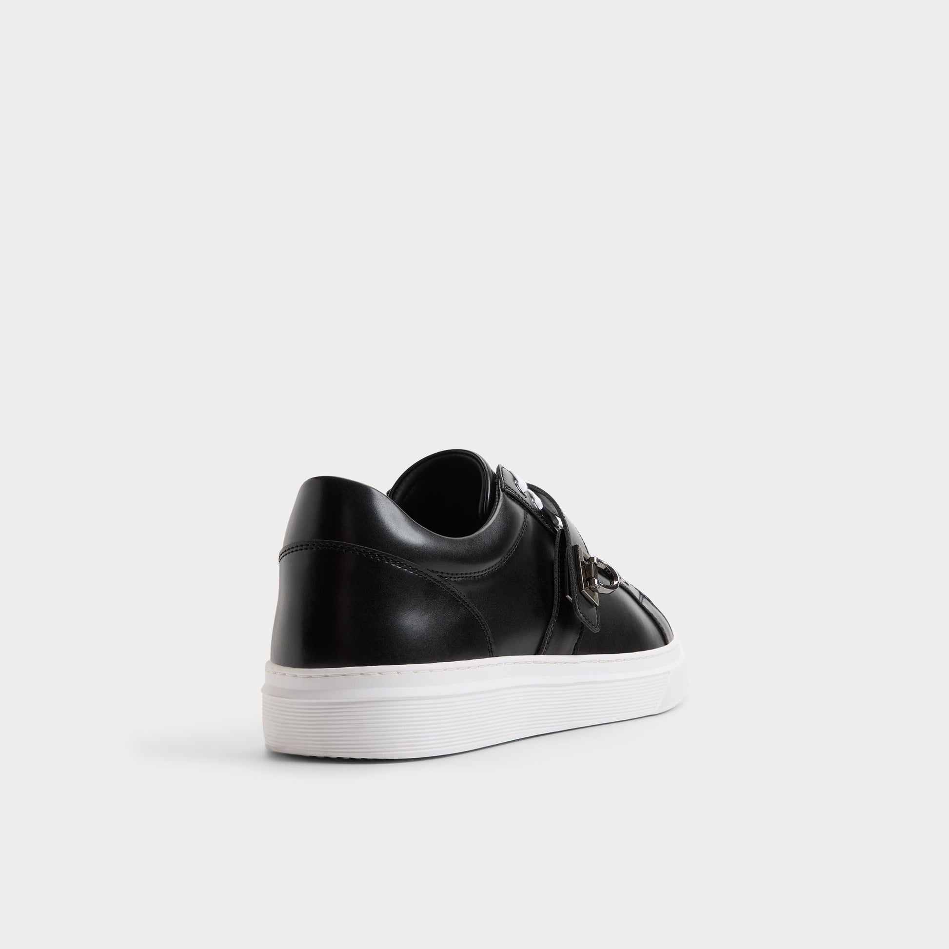 Three-quarter angle of Black/white Iann Low top sneaker's back side