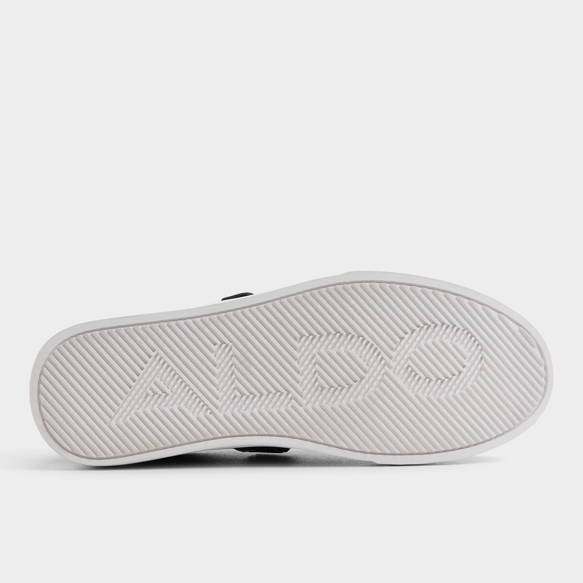 View of Black/white Iann Low top sneaker's sole