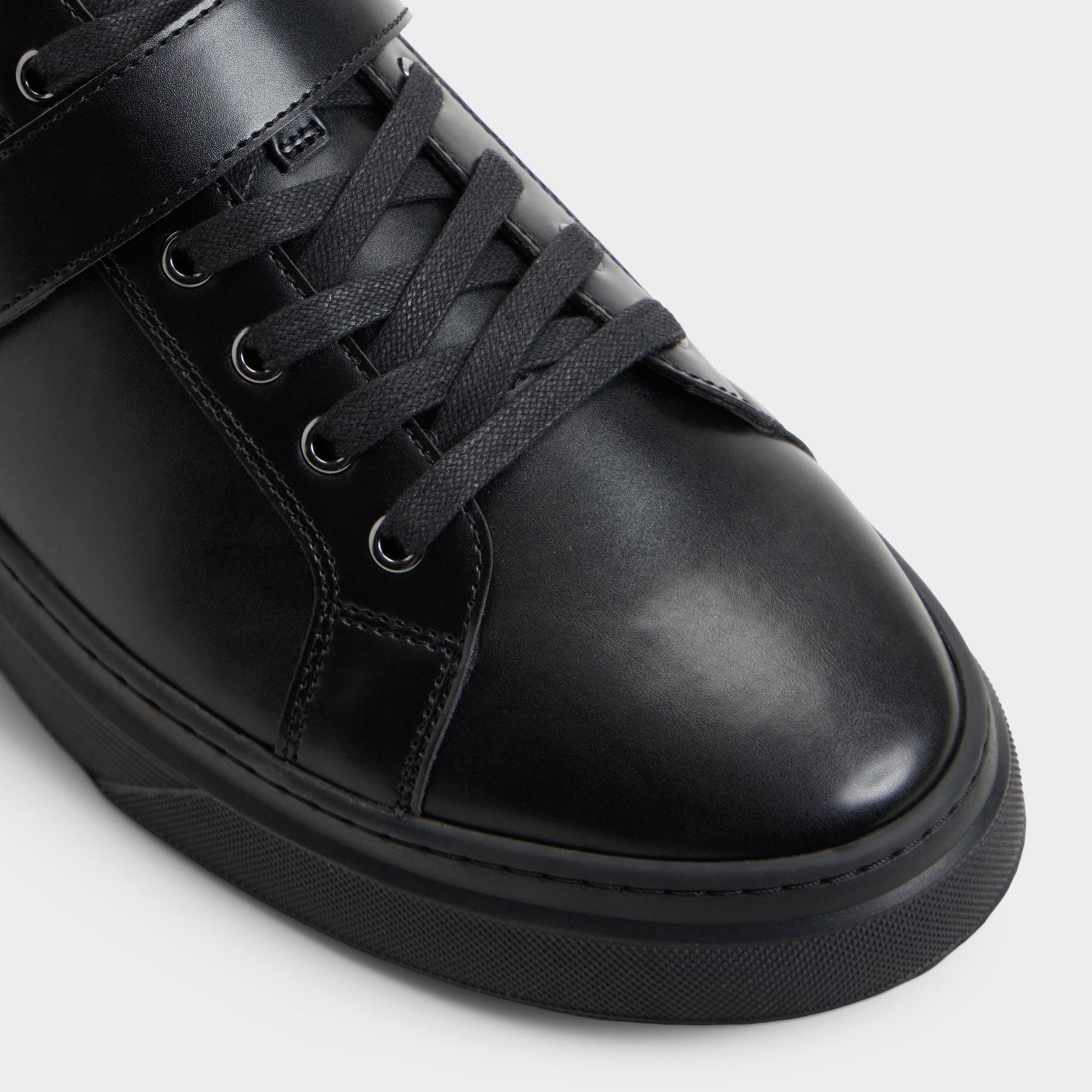 Gros plan de la Noir/noir Iann Sneaker bas