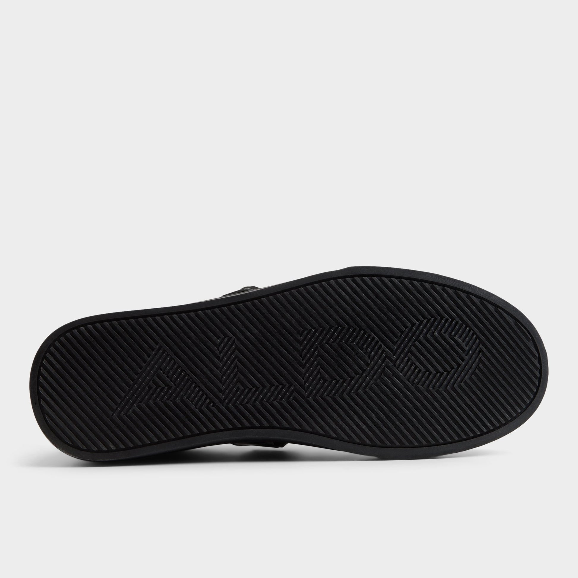 View of Black/black Iann Low top sneaker's sole