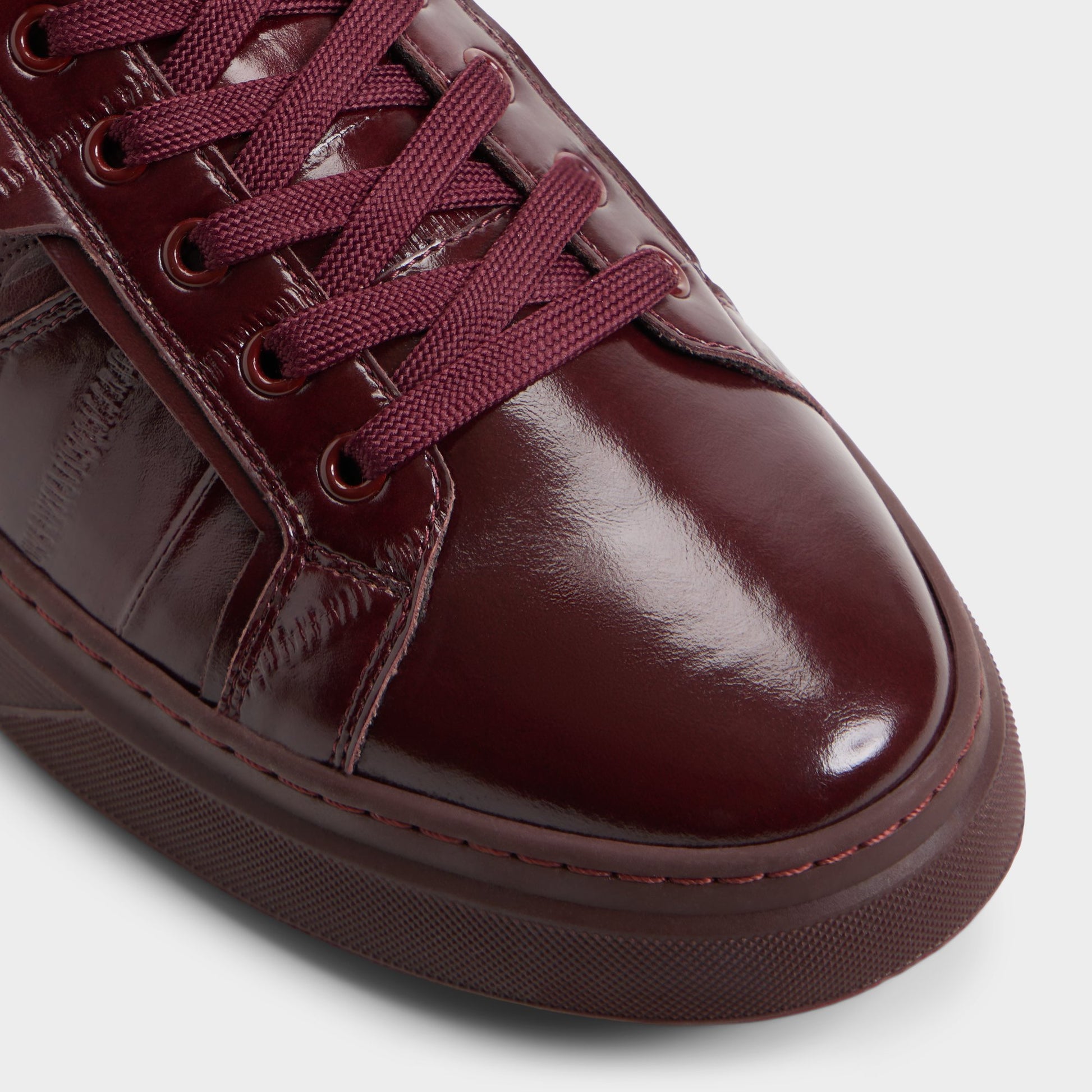 Close-up of the Bordo Courtline Low top sneaker