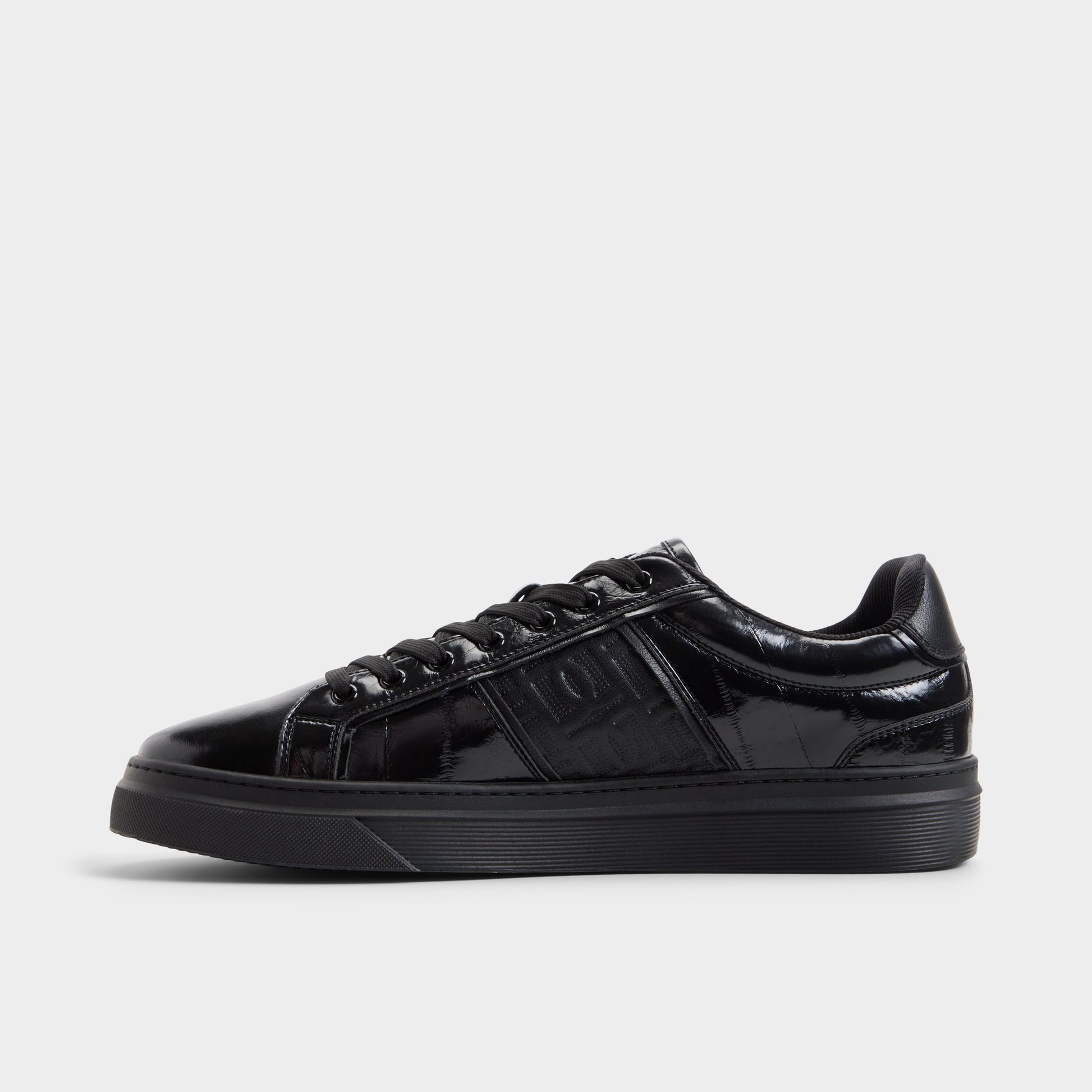 Vue latérale de Noir/noir Courtline Sneaker bas