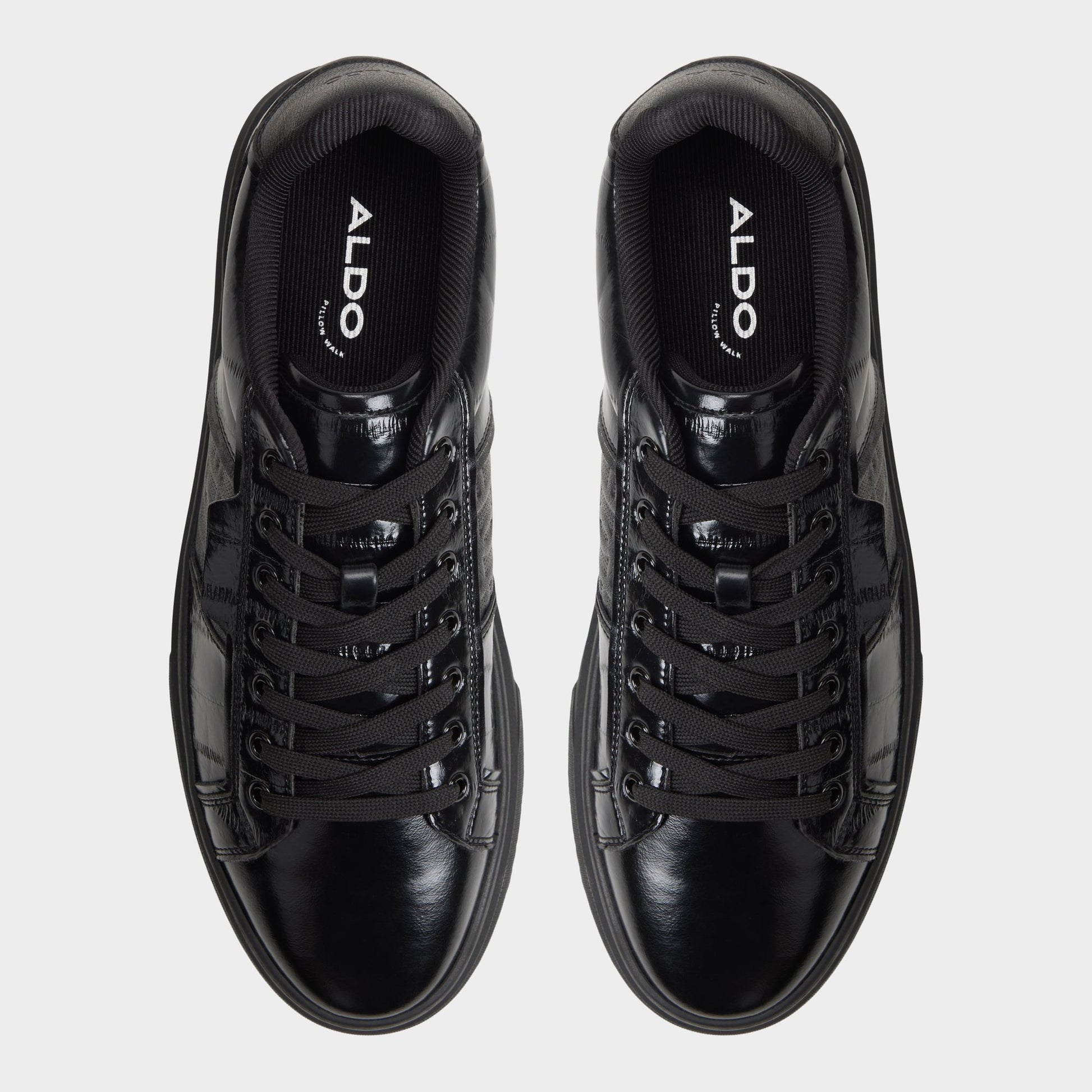 Vue de dessus de la Noir/noir Courtline Sneaker bas