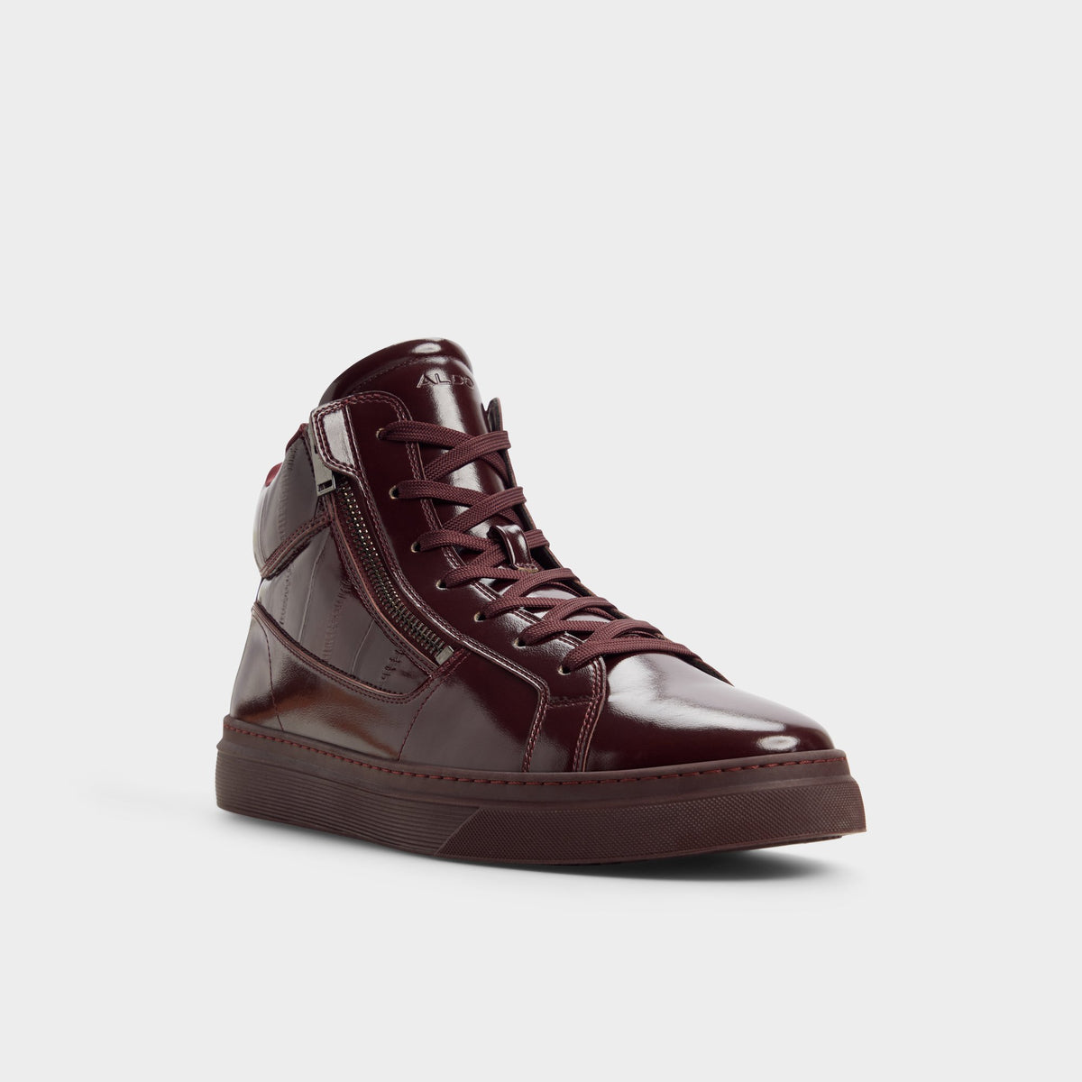 Three-quarter angle of Bordo Miro Low top sneaker's front side