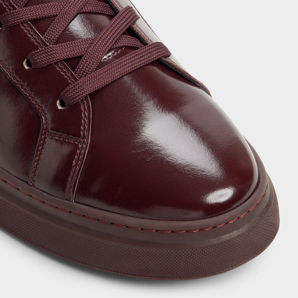 Close-up of the Bordo Miro Low top sneaker
