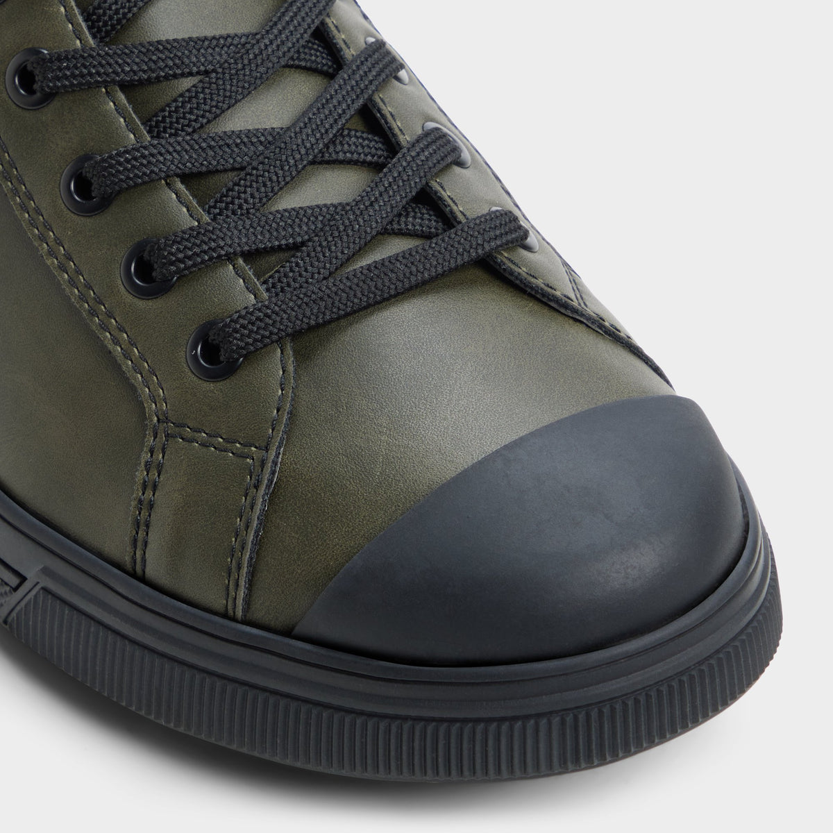 Close-up of the Khaki Esttanqueiro Oxford shoe