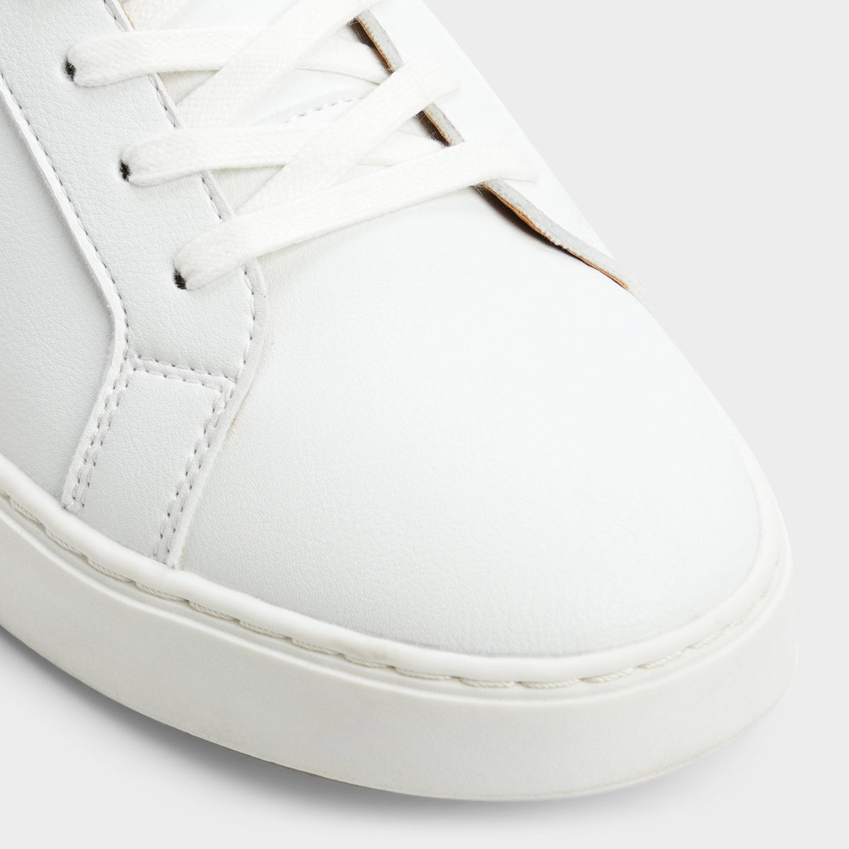 Close-up of the White Fillip Low top sneaker