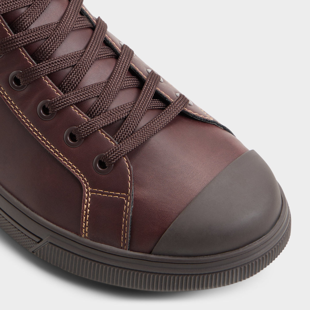 Close-up of the Dark brown Esttanqueiro Oxford shoe
