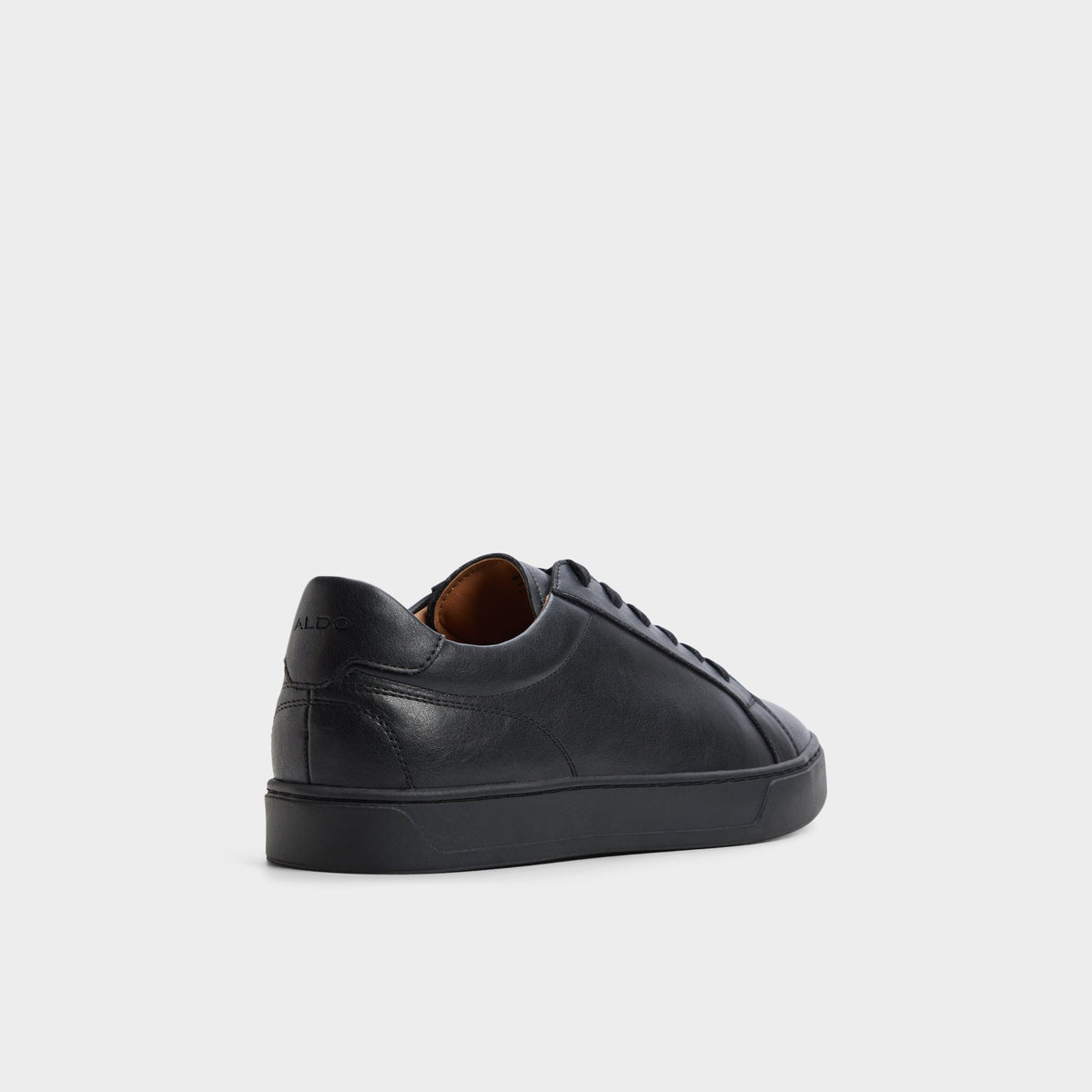 Angle de trois quarts de l'arrière de Autre noir Fillip Low top sneaker
