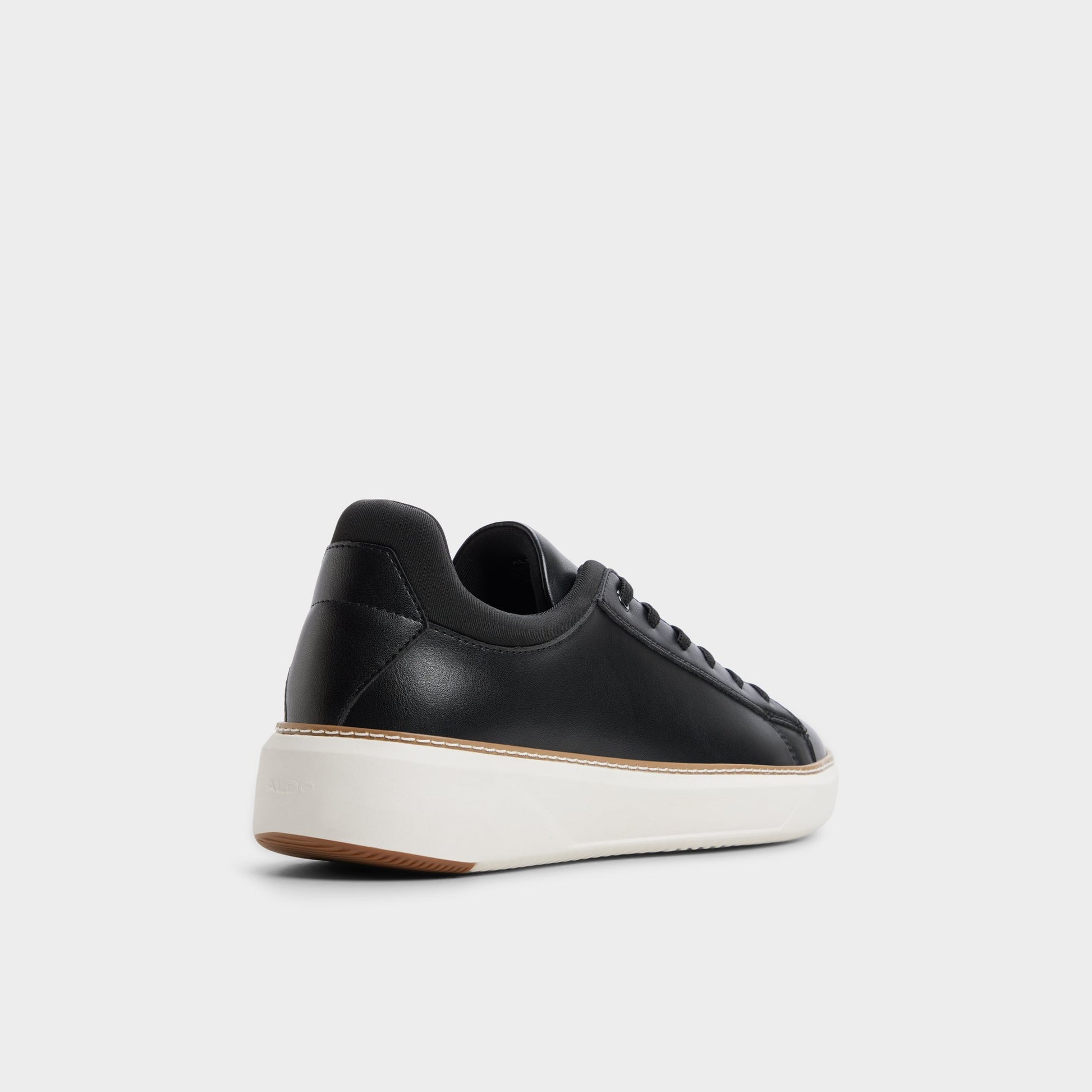 Angle de trois quarts de l'arrière de Noir/blanc Pederson Chaussure Oxford