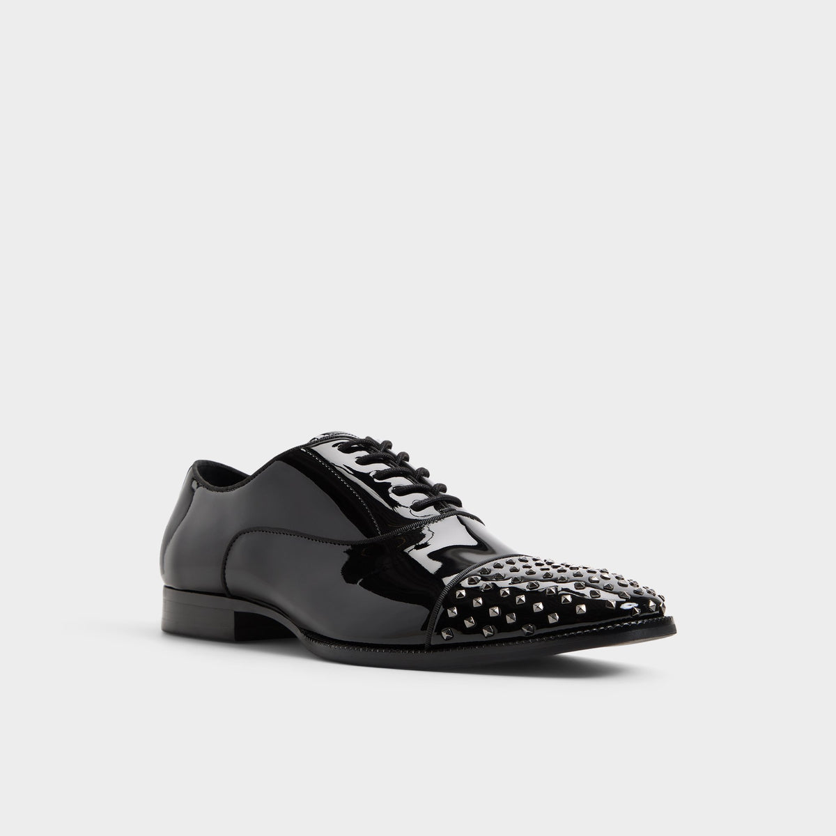 Angle de trois quarts de la face avant de Noir Ed Chaussure Oxford