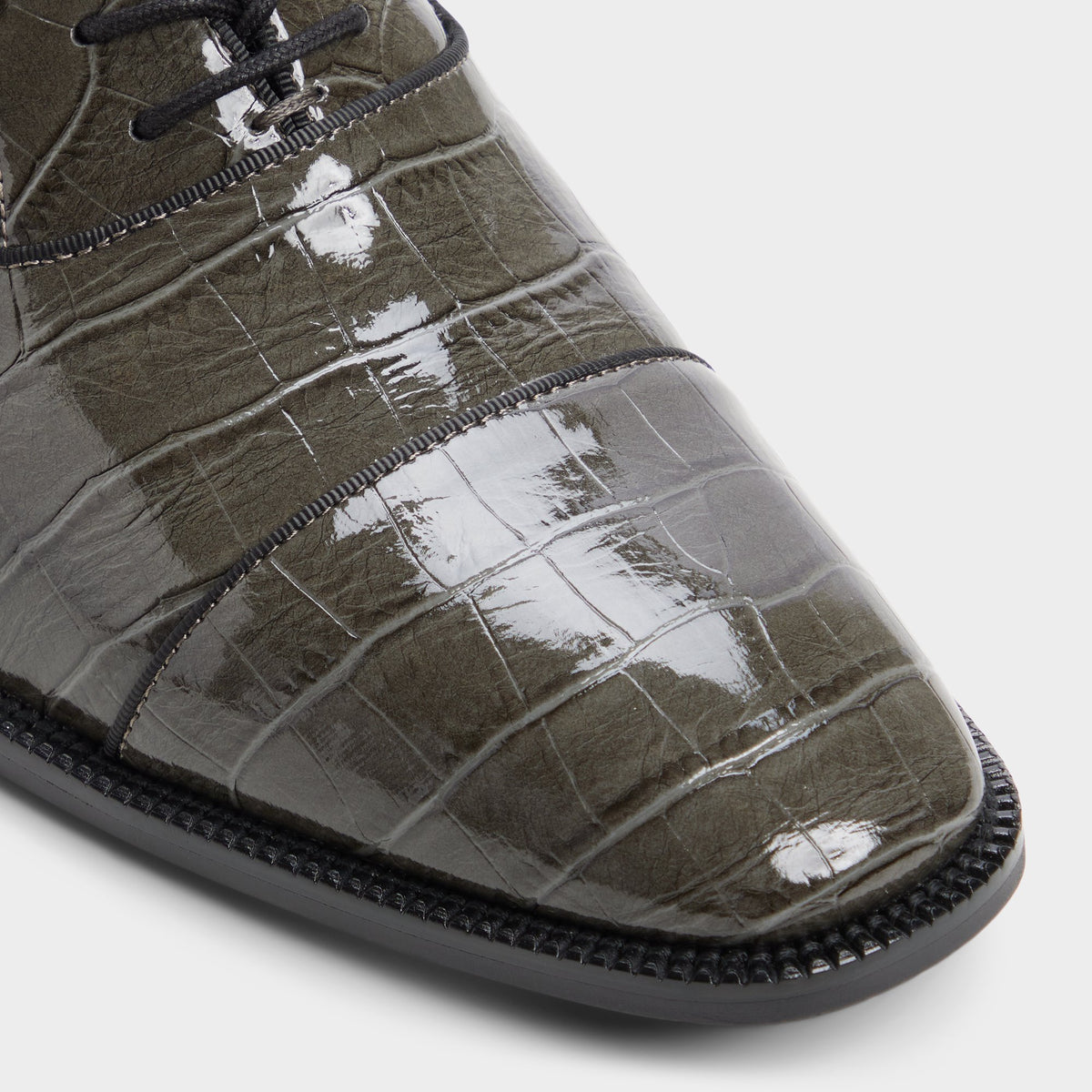 Gros plan de la Gris foncé Ed Chaussure Oxford
