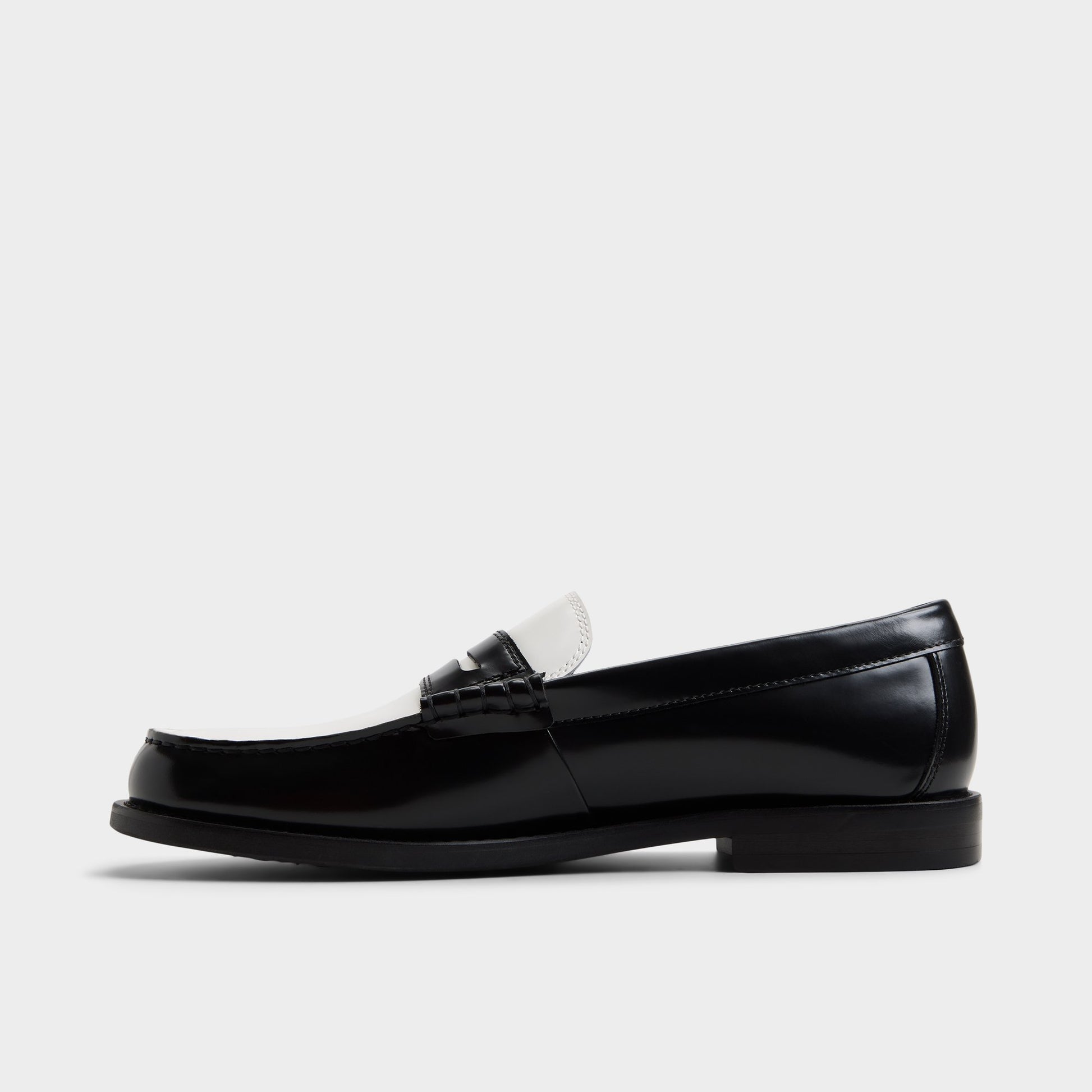 Side view of Black/white Emil Loafer