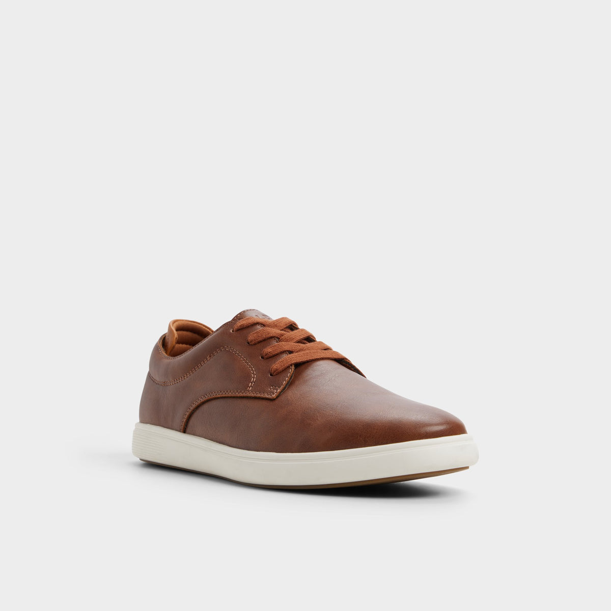 Three-quarter angle of Cognac Ted Low top sneaker's front side