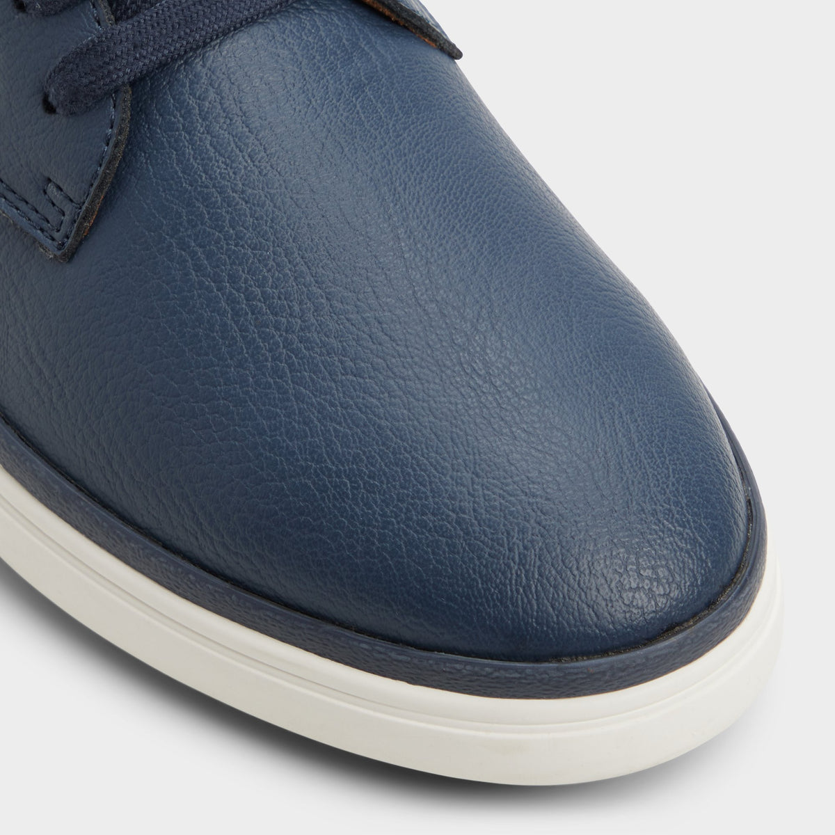 Close-up of the Navy Ted Low top sneaker