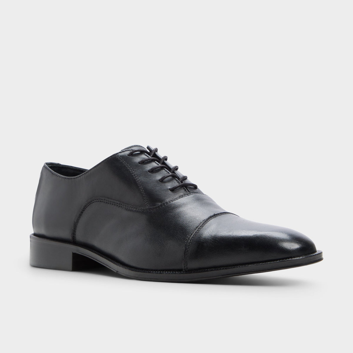 Three-quarter angle of Black Quinto Oxford shoe's back side
