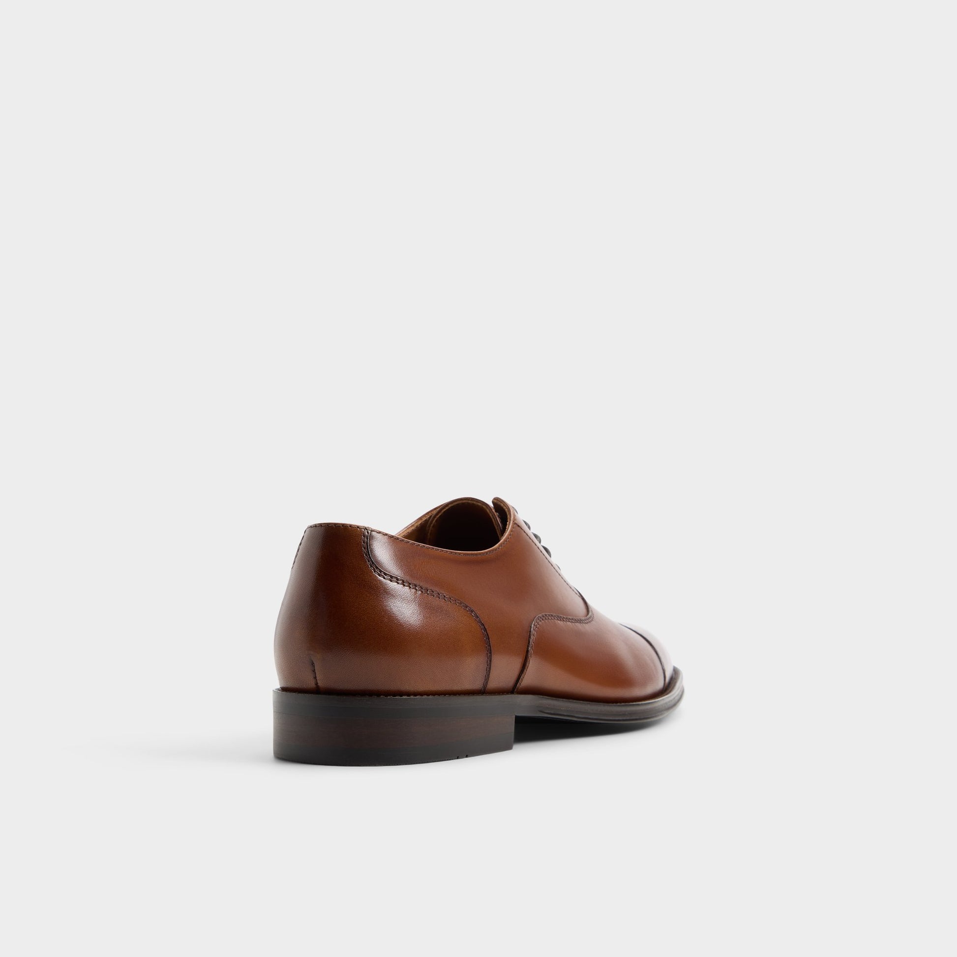 Angle de trois quarts de l'arrière de Beige Fez Chaussure Oxford
