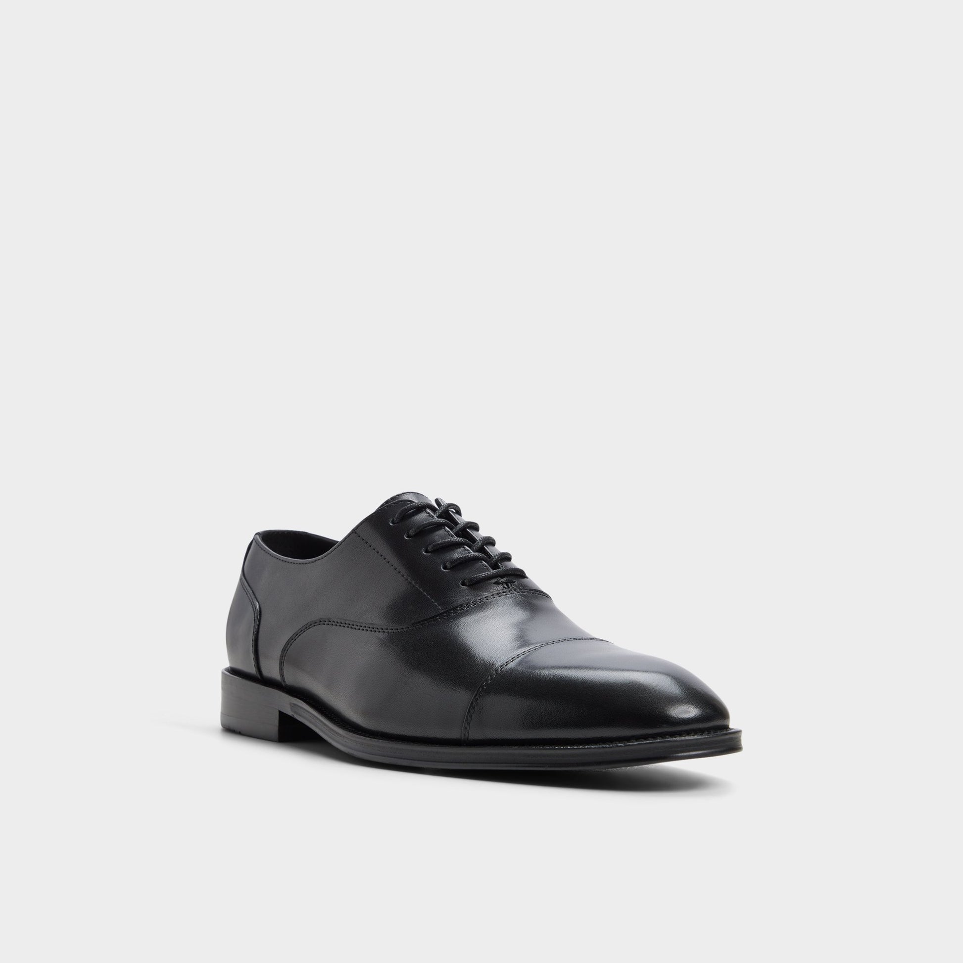 Angle de trois quarts de la face avant de Noir Fez Chaussure Oxford