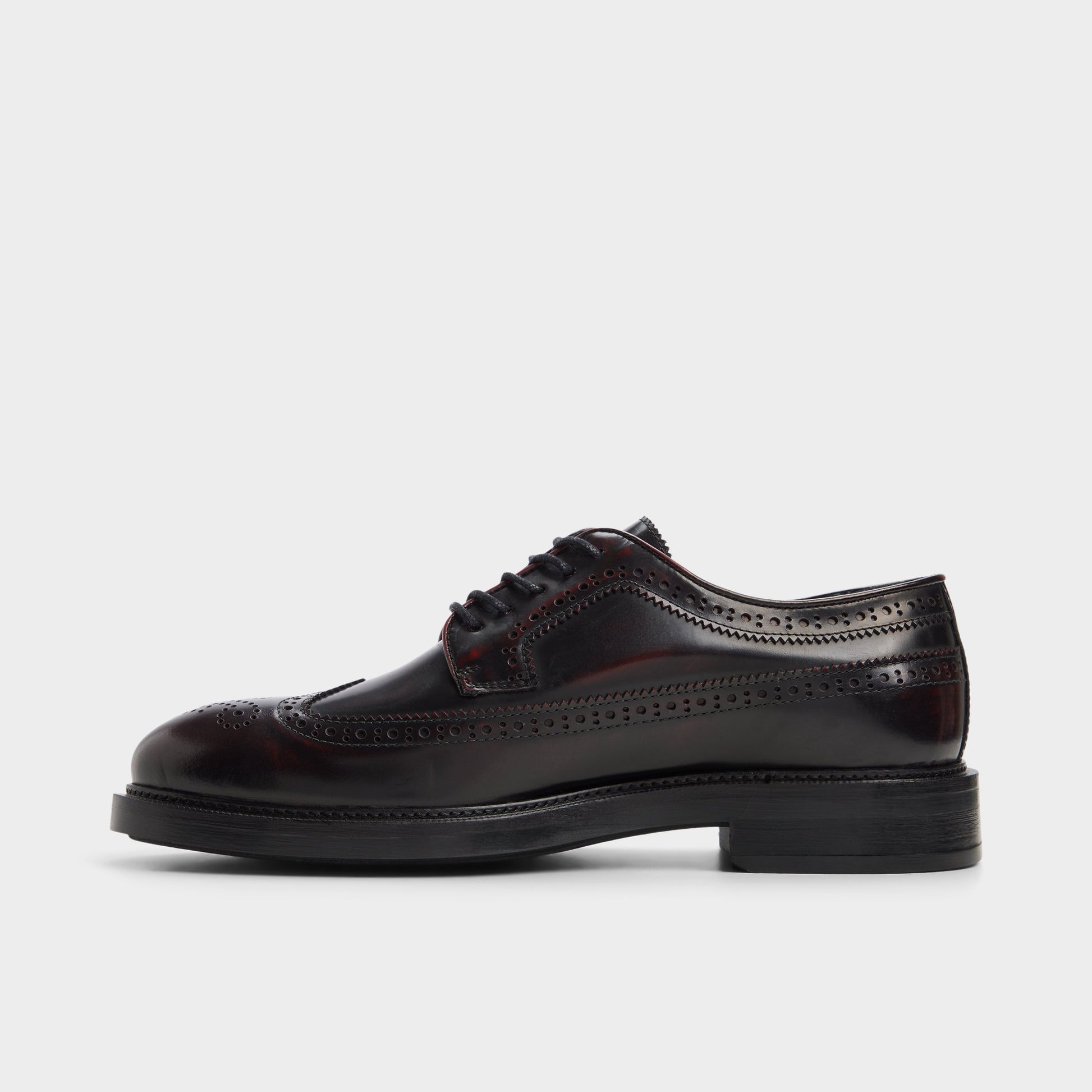 Side view of Bordo Jarvi Brogue lace-up shoe