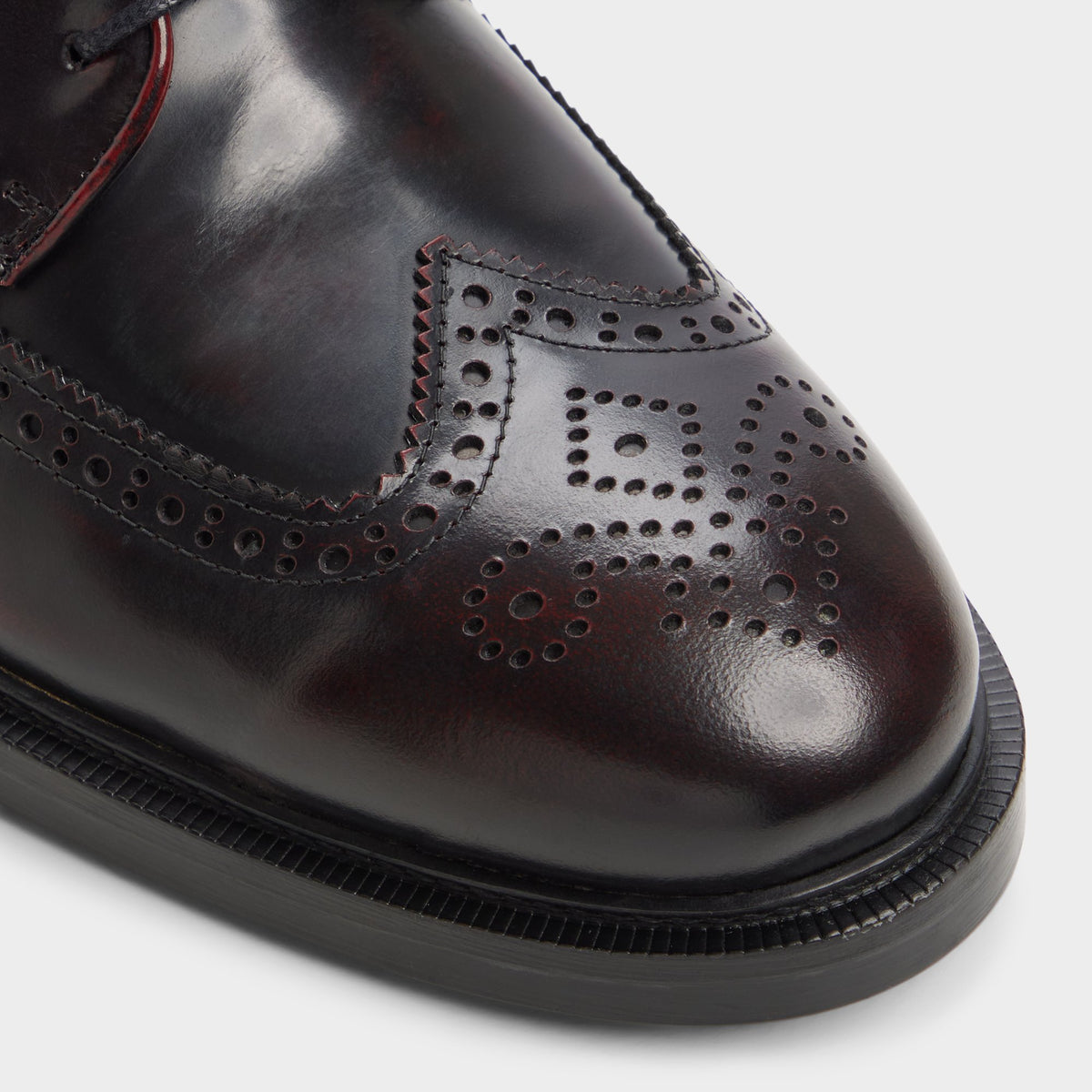 Close-up of the Bordo Jarvi Brogue lace-up shoe
