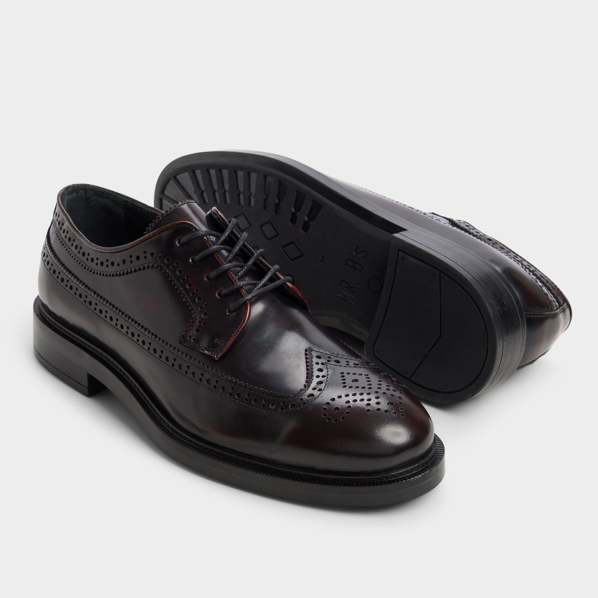 Highlighted view of a pair of Bordo Jarvi Brogue lace-up shoes