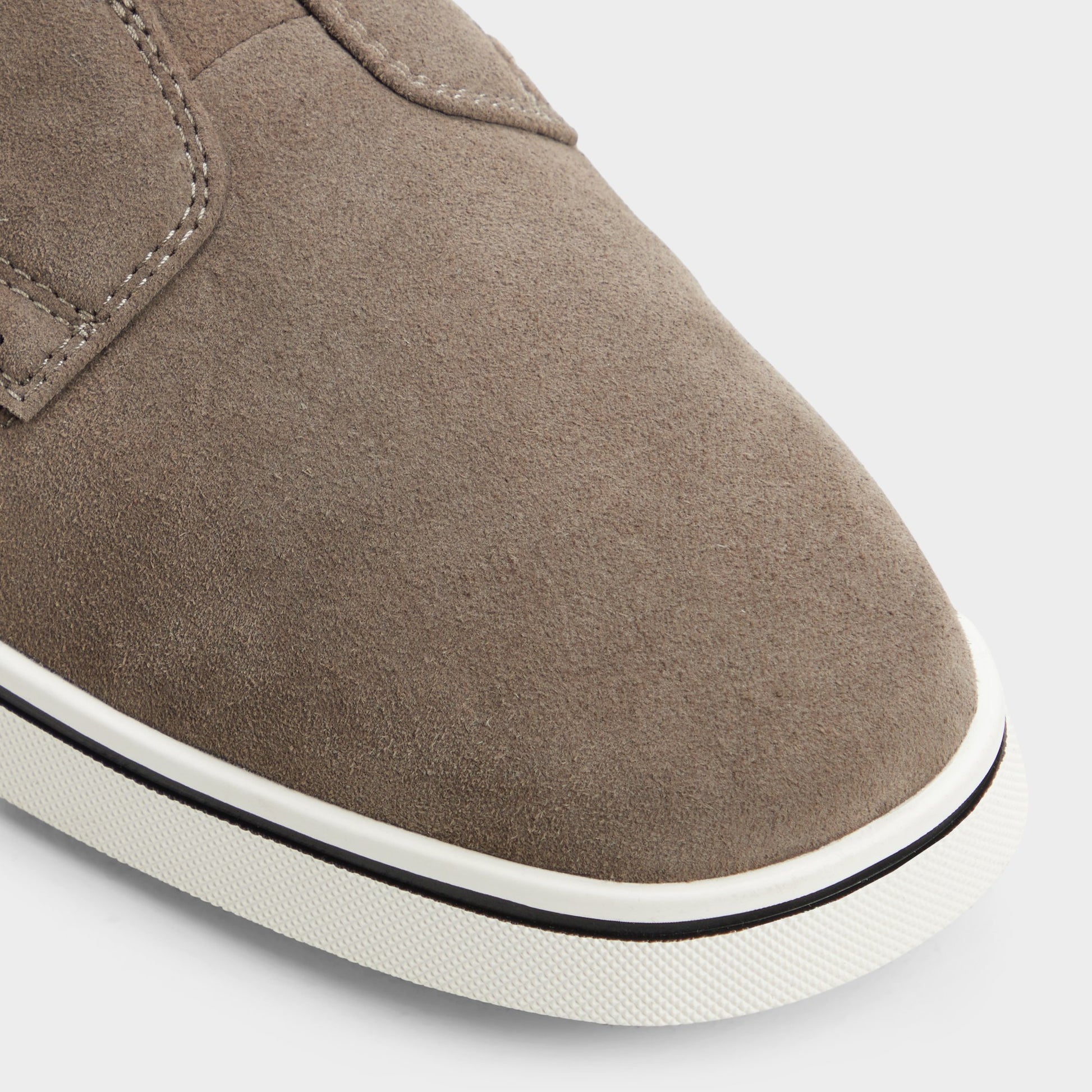 Close-up of the Medium grey Enio Slip-on sneaker
