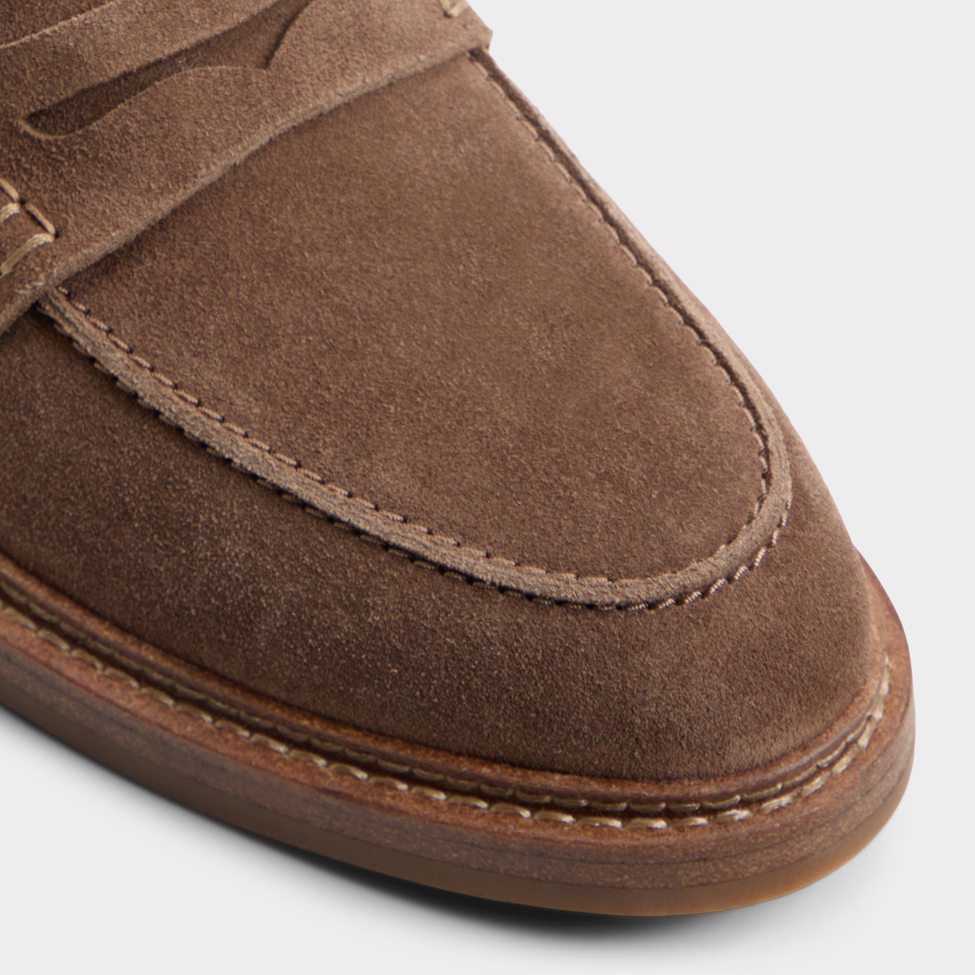 Close-up of the Dark brown Mcrae Loafer