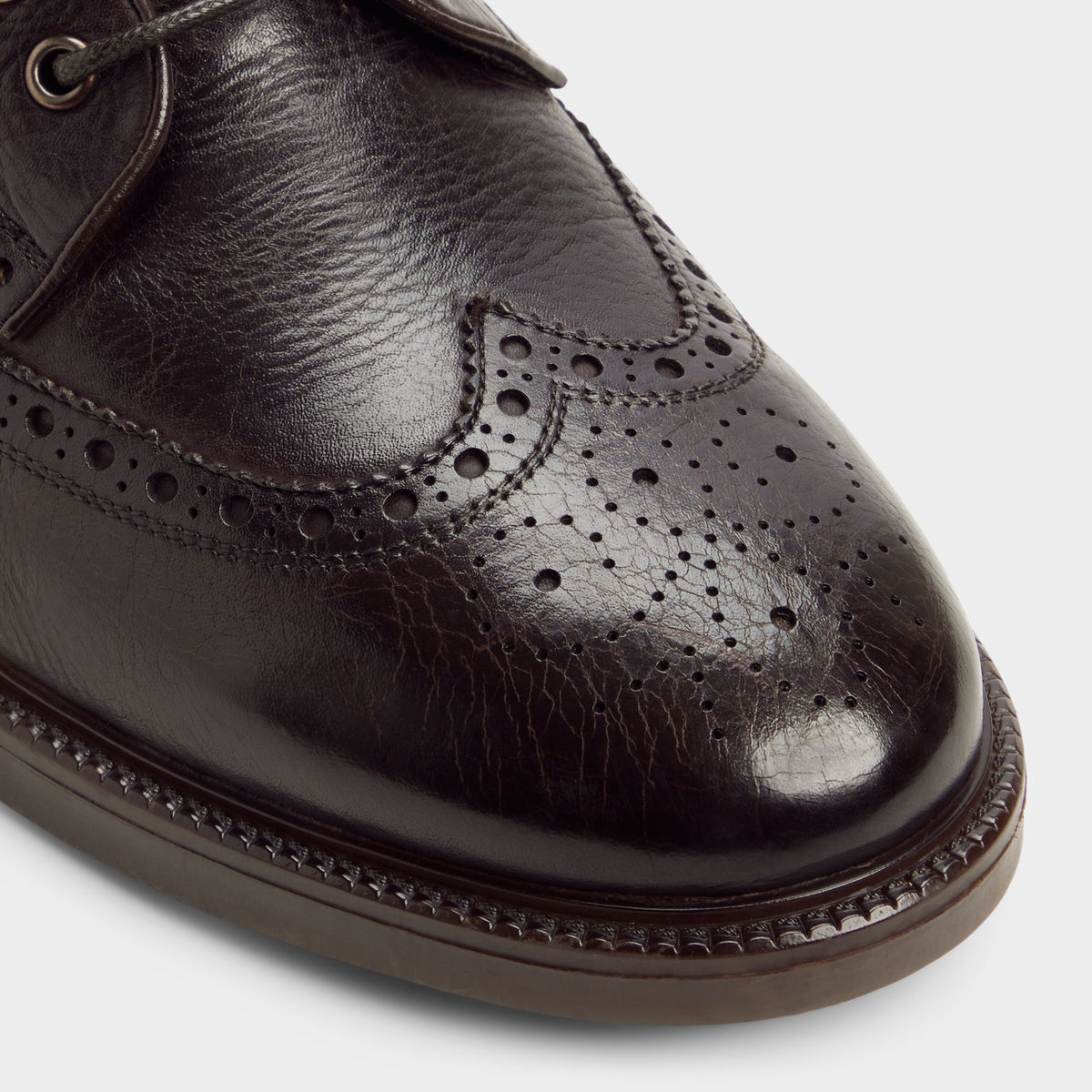 Gros plan de la Brun foncé Colombo Bottillon de brogue