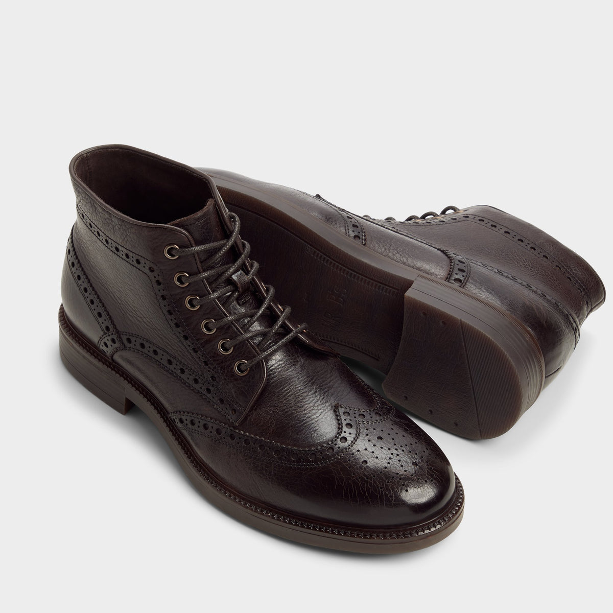 Vue en surbrillance d'une paire de Brun foncé Colombo Bottillon de brogue s