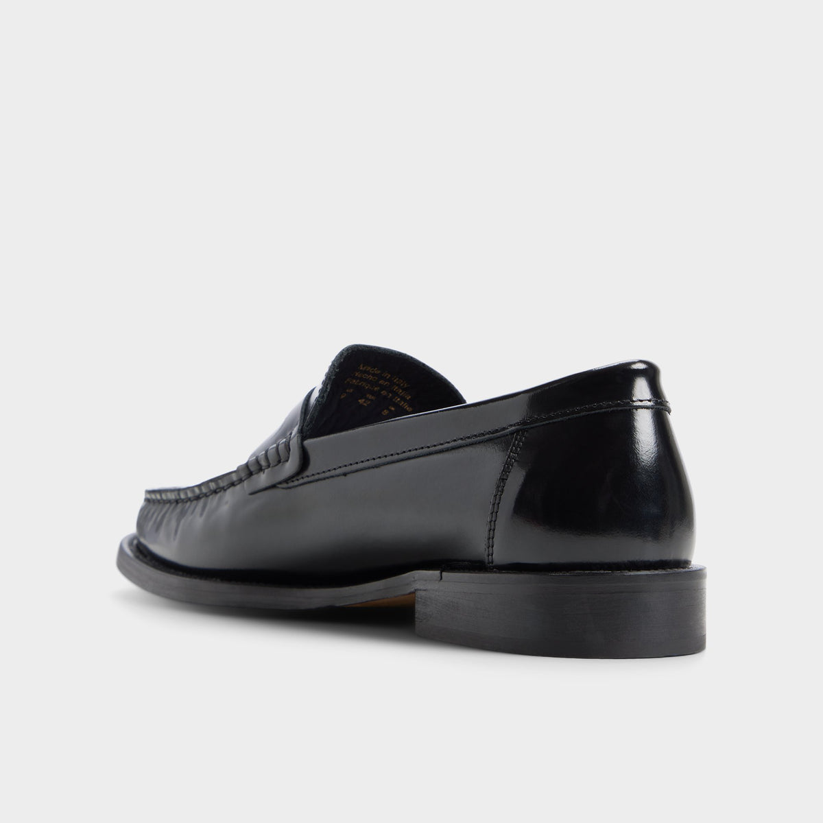 Vue latérale de Noir Colletti Mocassin