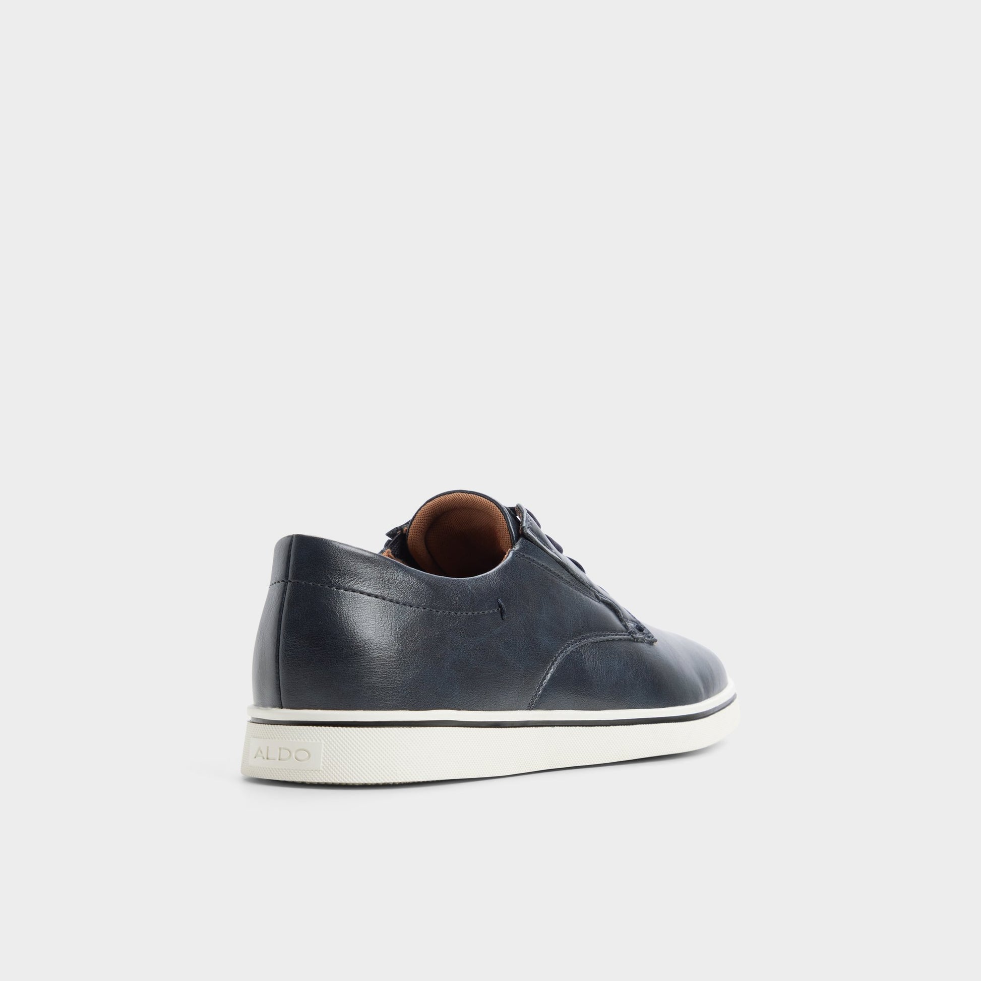 Angle de trois quarts de l'arrière de Bleu marine Dougie Sneaker sans lacets
