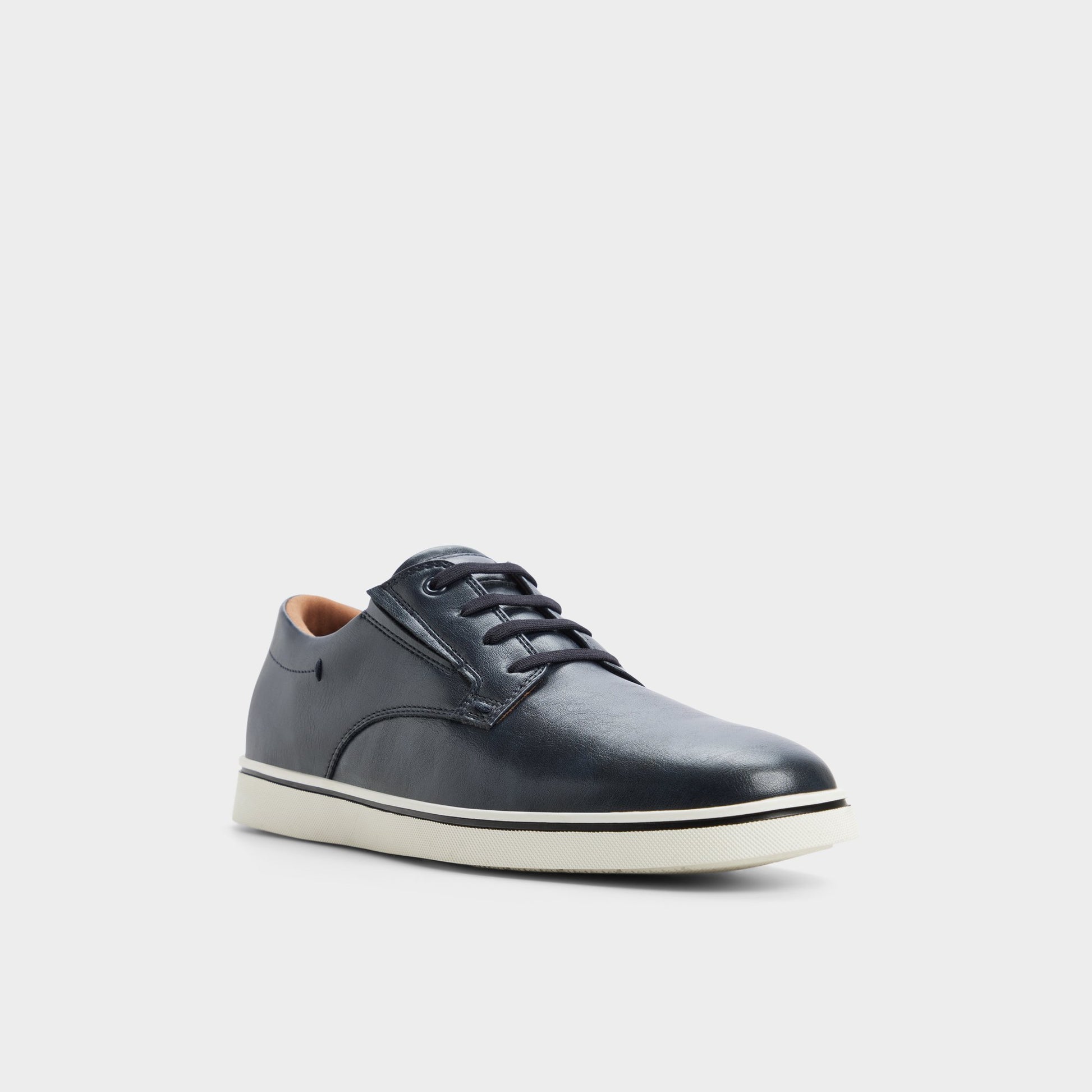 Angle de trois quarts de la face avant de Bleu marine Dougie Sneaker sans lacets