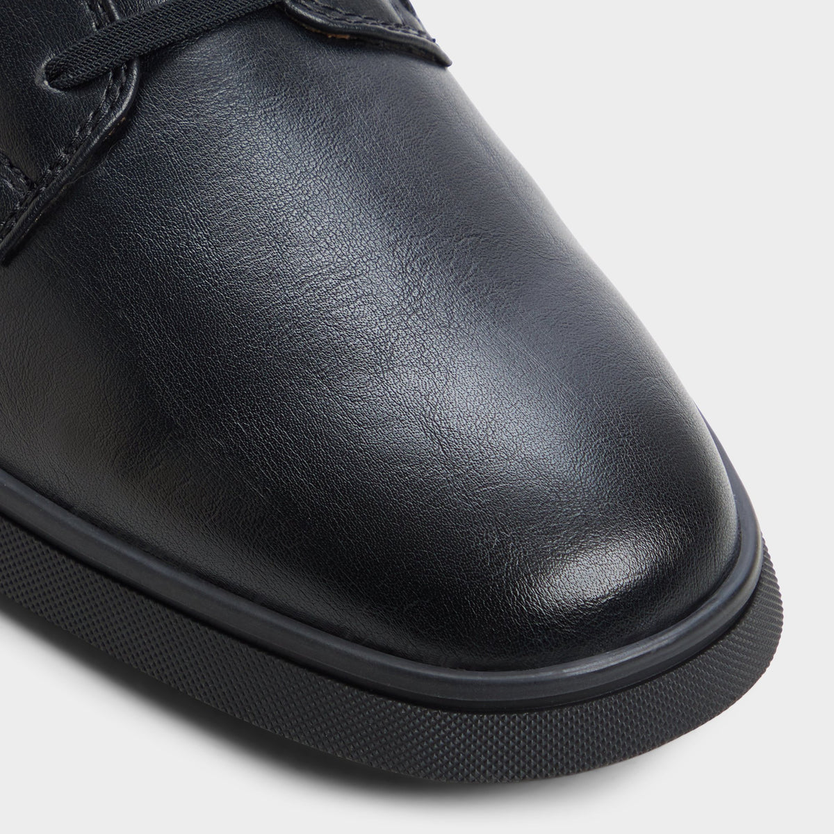 Close-up of the Black/black Dougie Slip-on sneaker