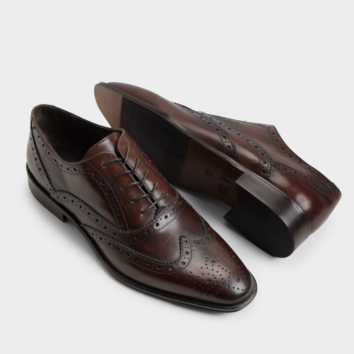 Highlighted view of a pair of Brown Fillipo Brogue lace-up shoes