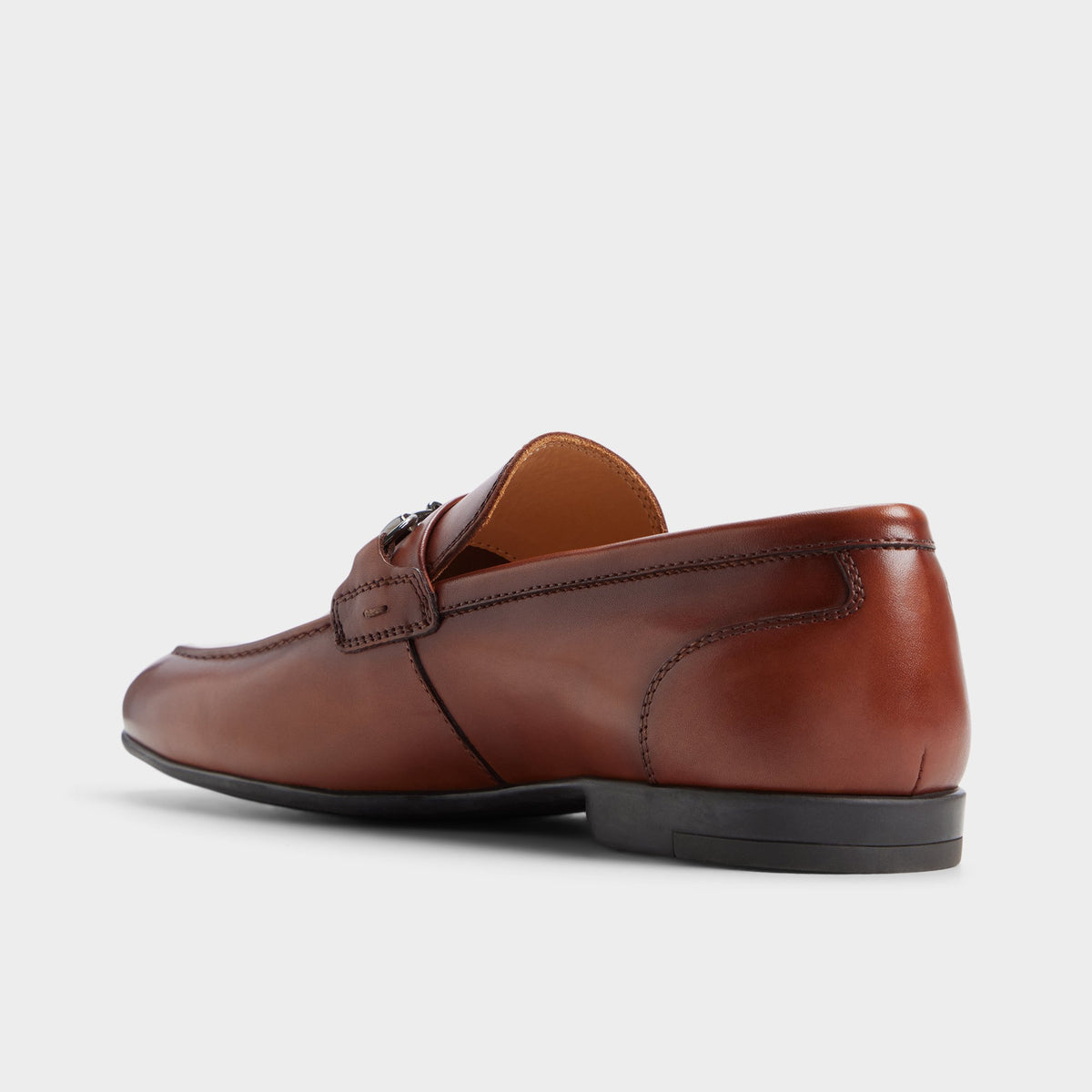 Side view of Cognac Marvin Loafer