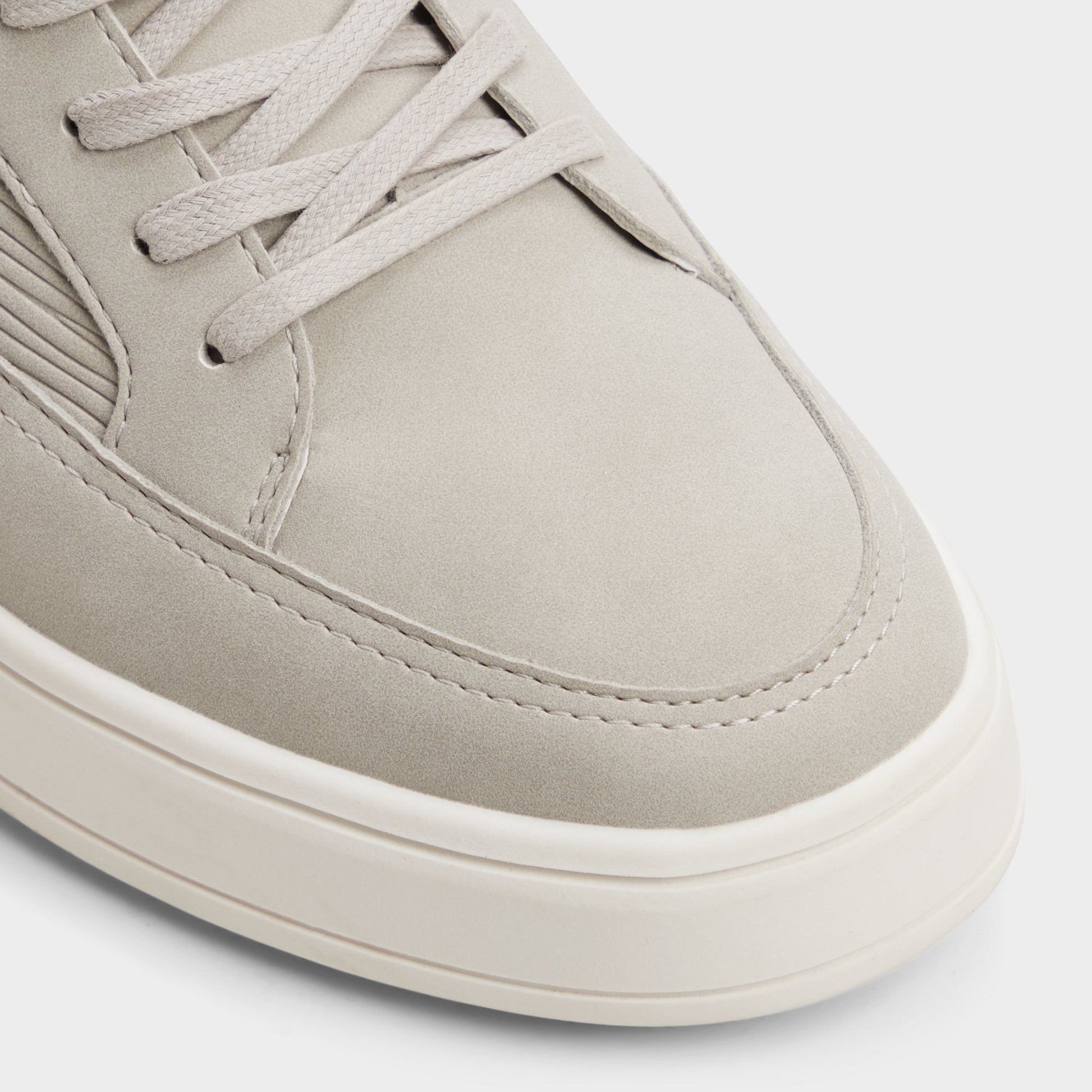 Close-up of the Light grey Miko Low top sneaker