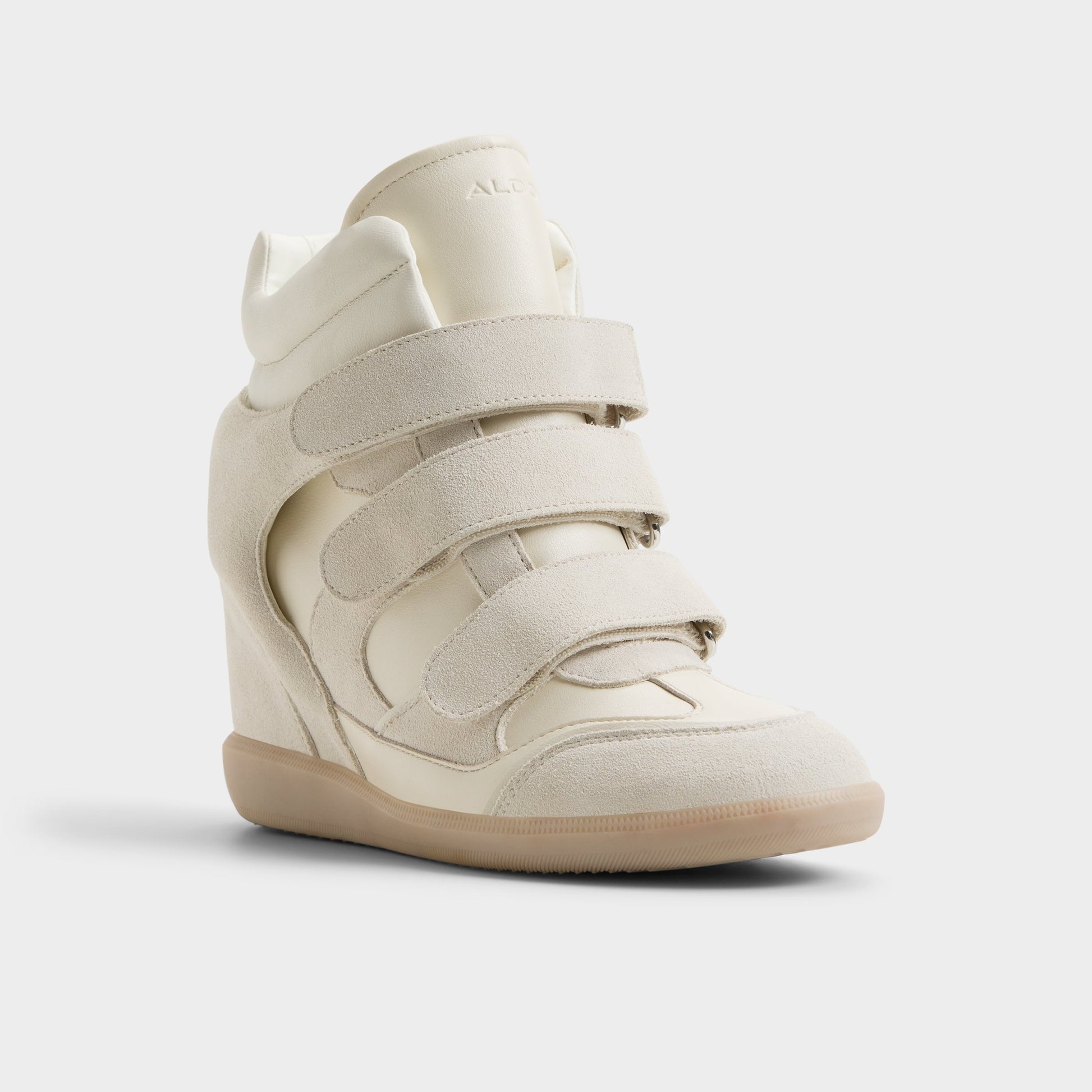 Angle de trois quarts de la face avant de Autre gris Belissa Sneaker montant