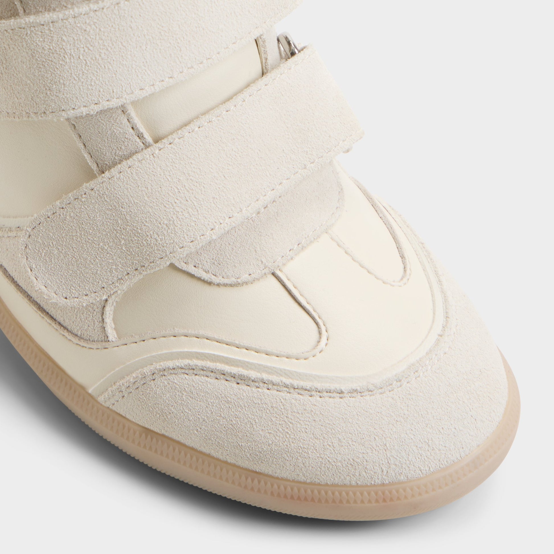 Gros plan de la Autre gris Belissa Sneaker montant