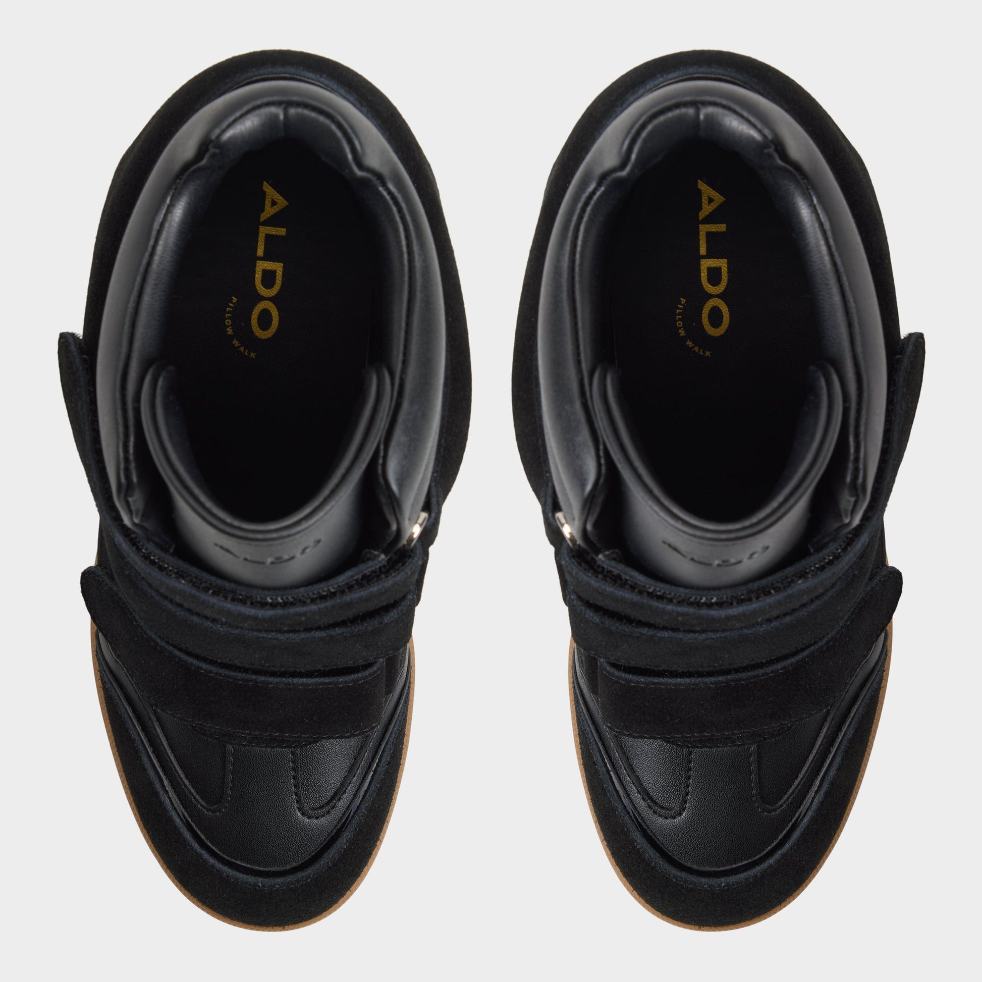 Vue de dessus de la Noir Belissa Sneaker montant