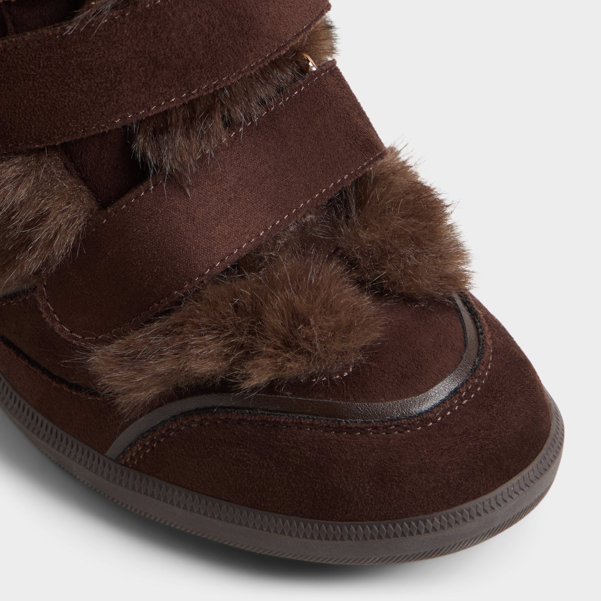 Close-up of the Dark brown Belissa Wedge sneaker