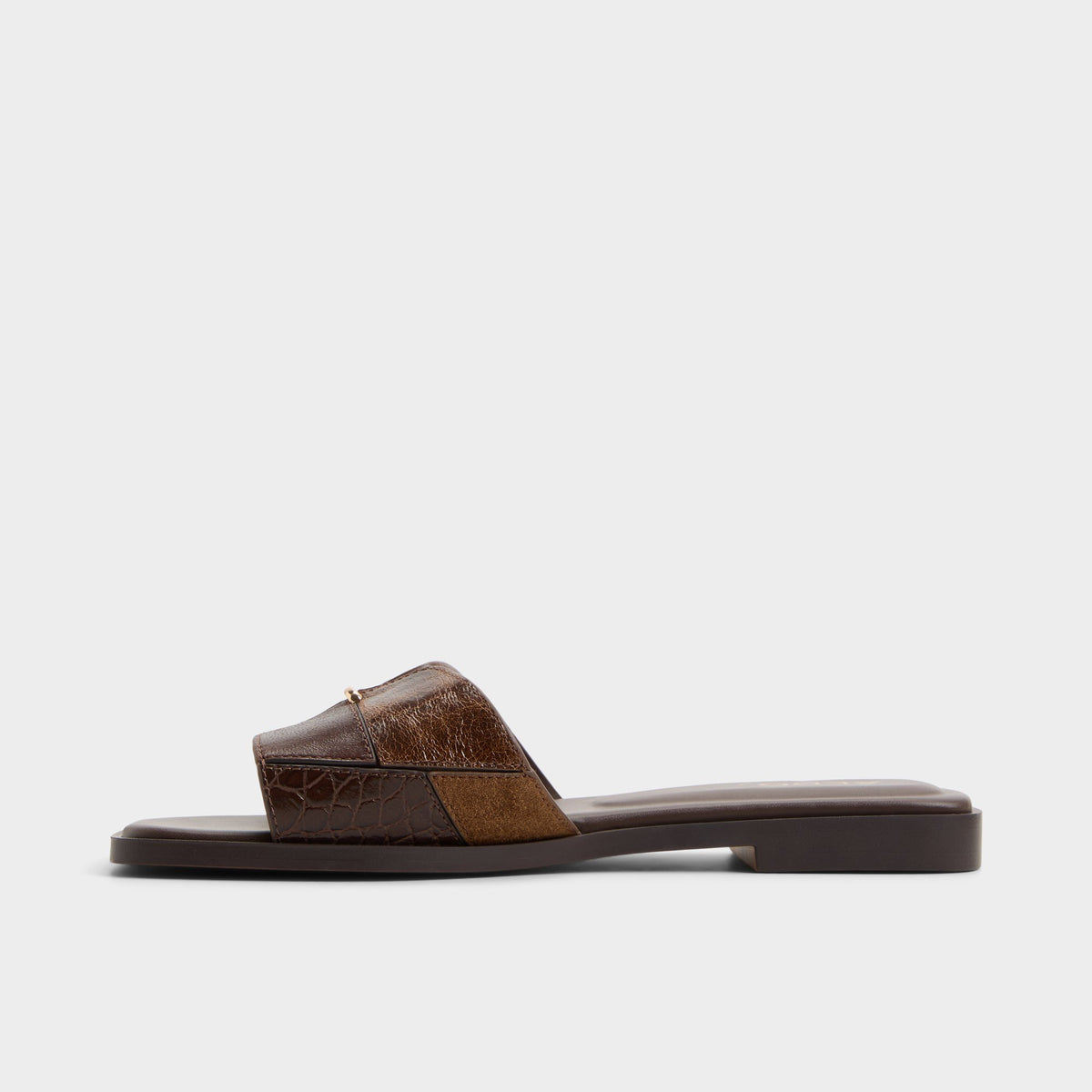 Side view of Open brown Itsandalmix