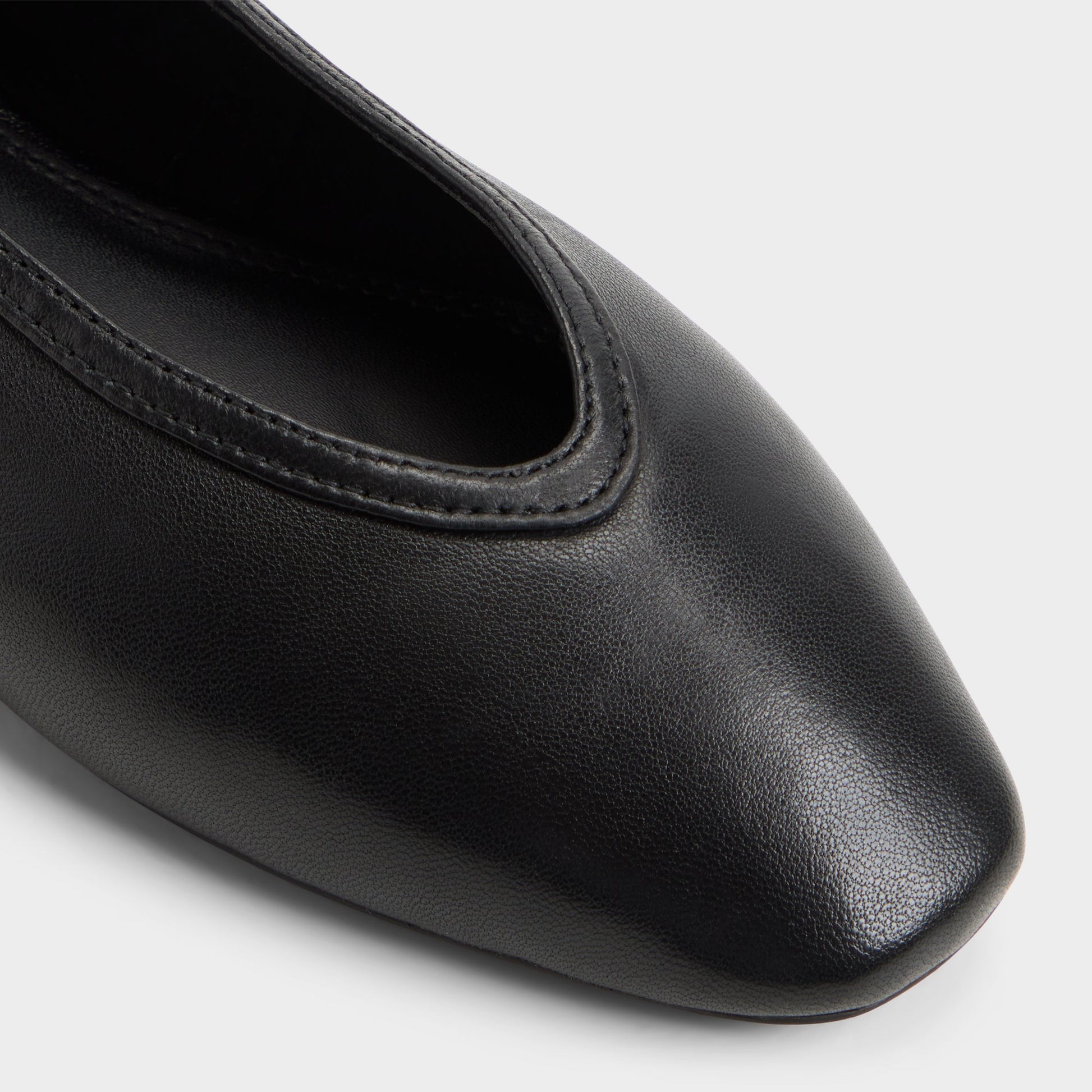Close-up of the Black Ayrah Ballerina