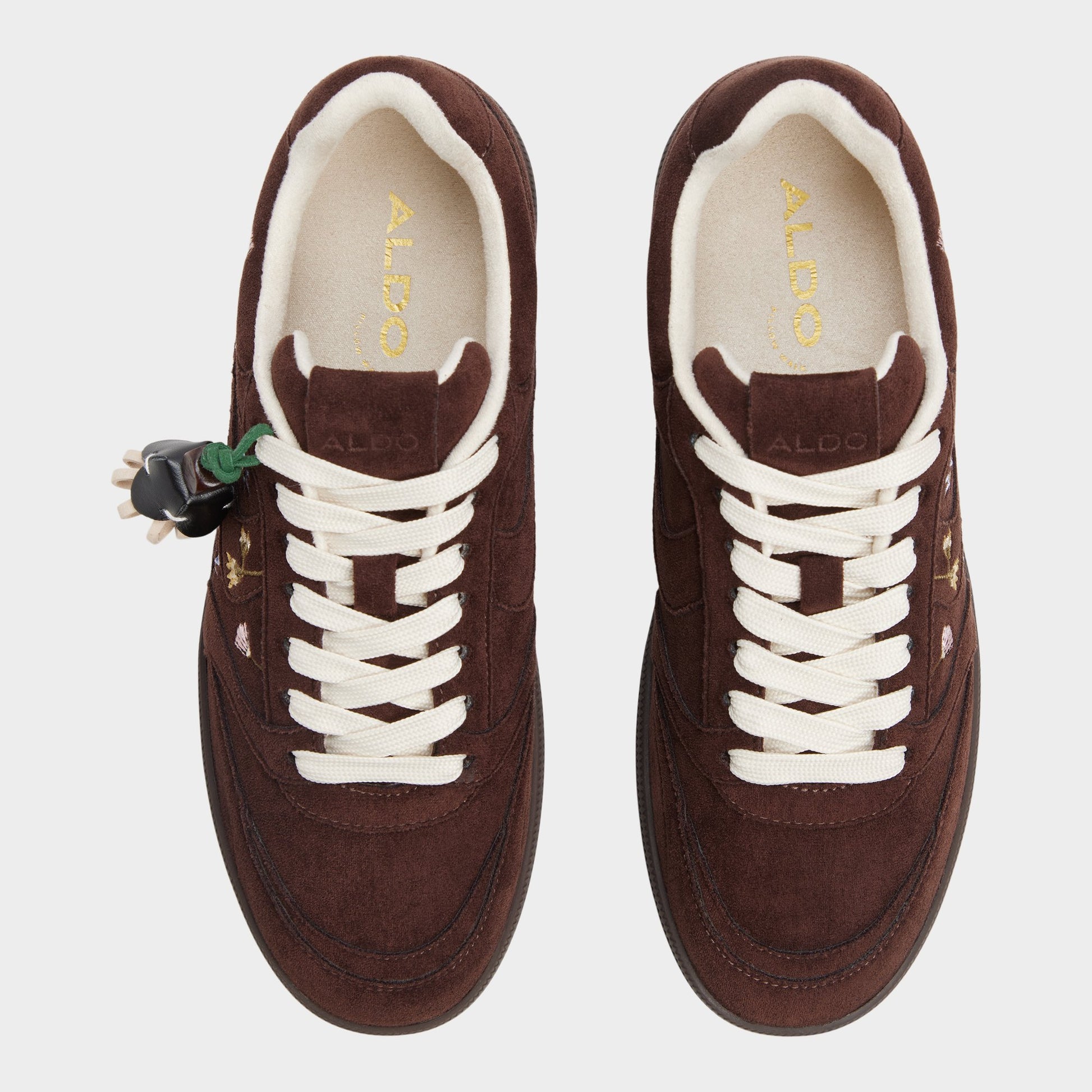 Top-down view of the Dark brown Kassis Sneaker