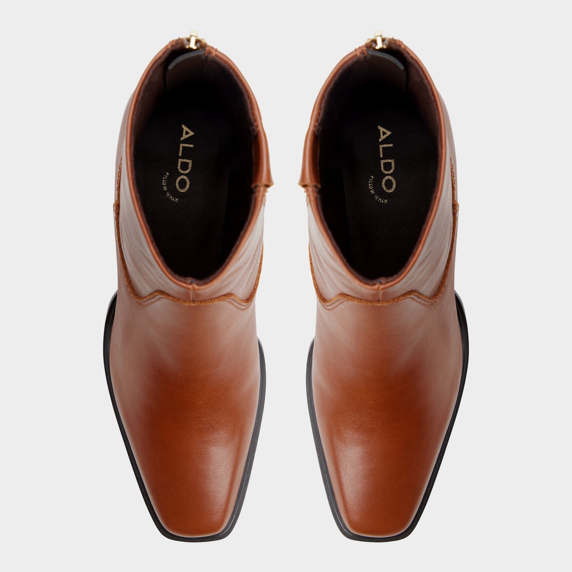 Top-down view of the Medium brown Ybiraweth Block heel ankle boot