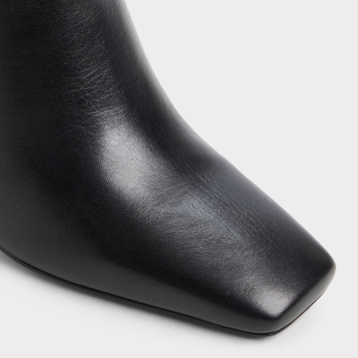Close-up of the Black Purdie-wc Wide calf knee-high boot
