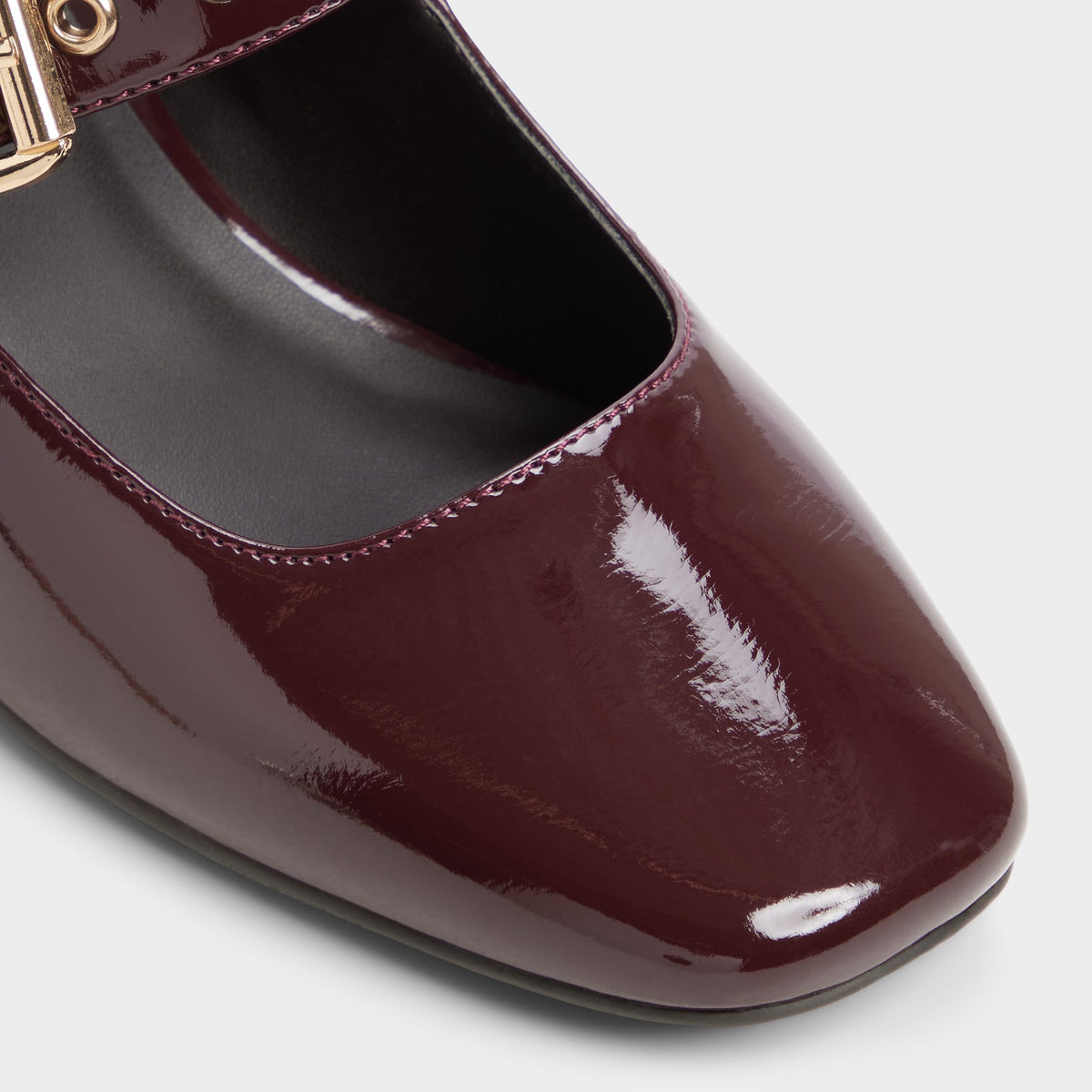 Close-up of the Dark brown Baldemar Ballerina