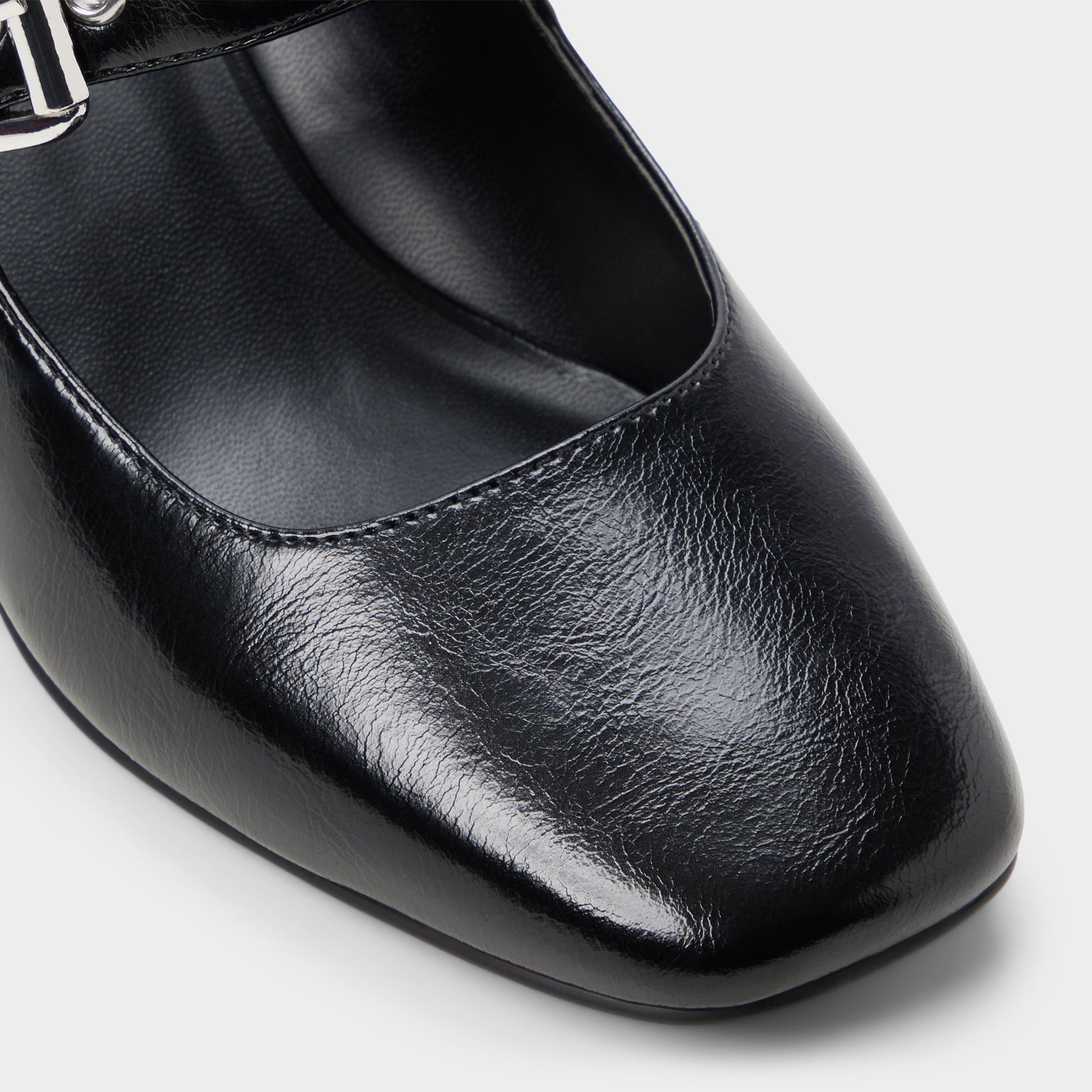 Close-up of the Black Baldemar Ballerina