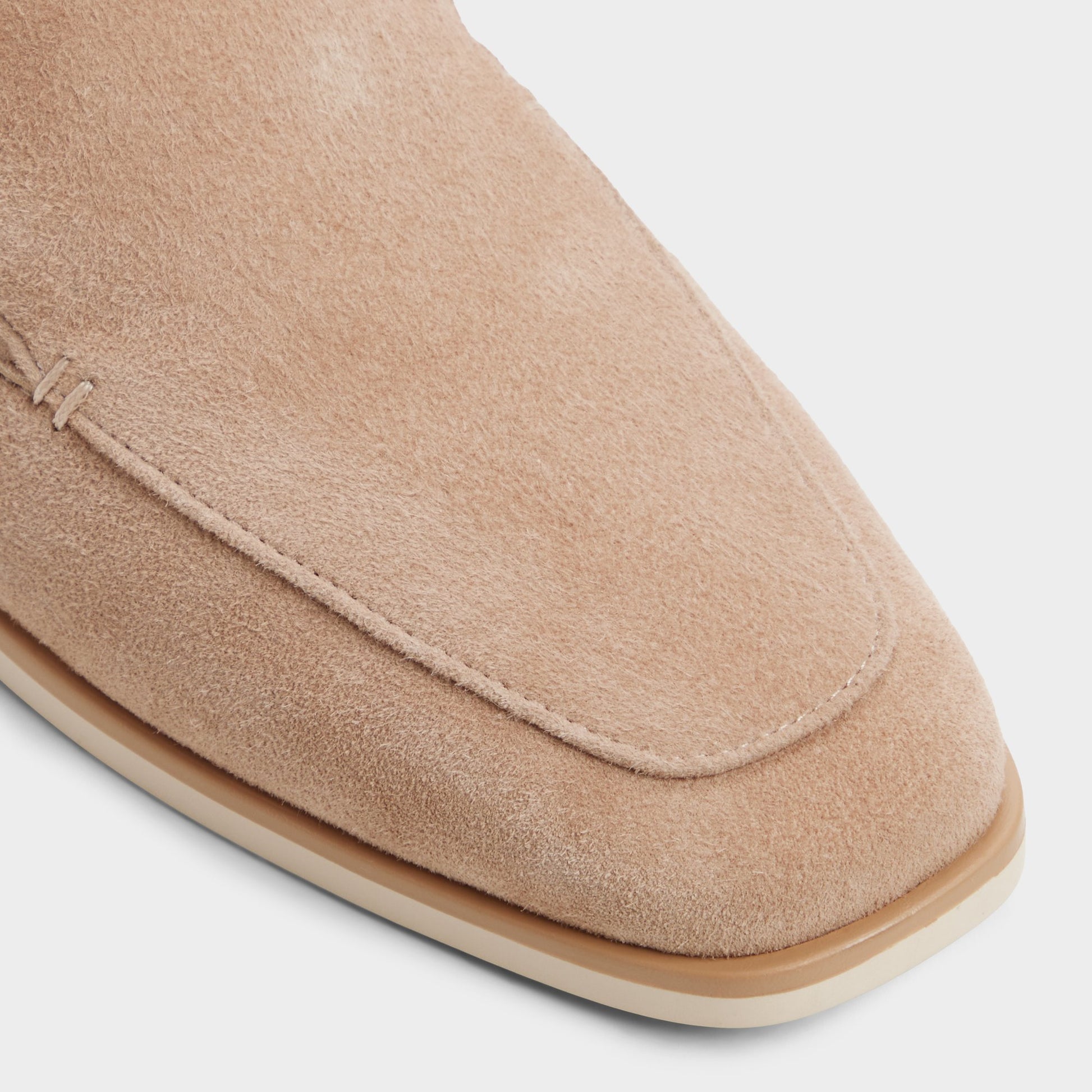 Close-up of the Medium beige Annnie Loafer