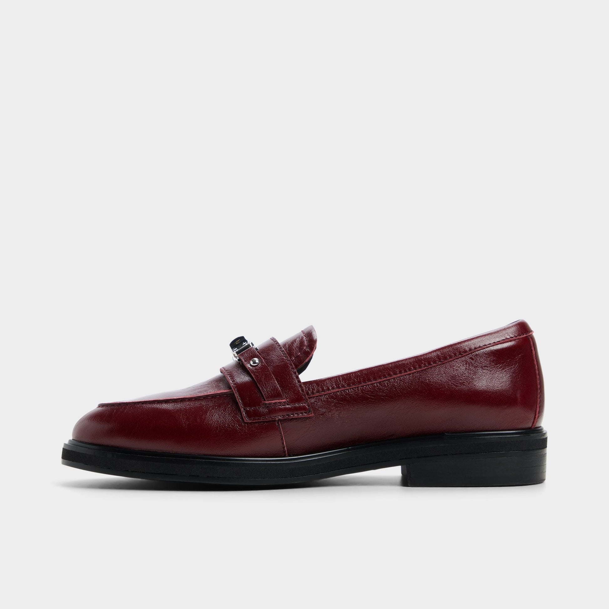Side view of Bordo Biatrice Loafer